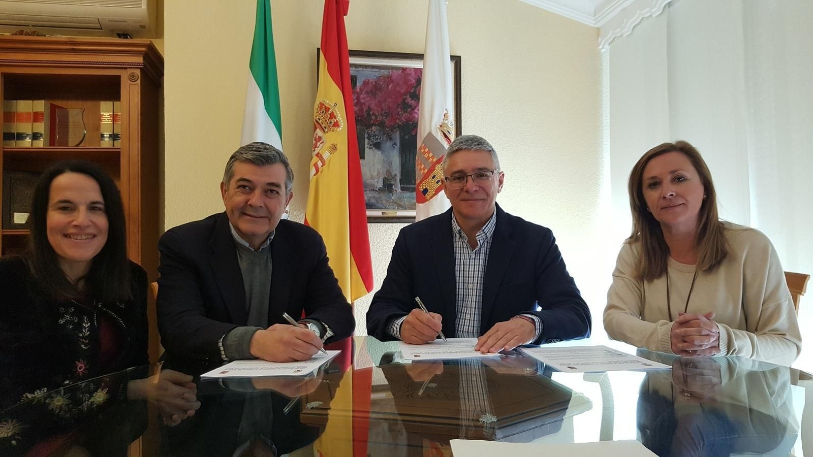 La firma del convenio entre la Mancomunidad y Castellar.