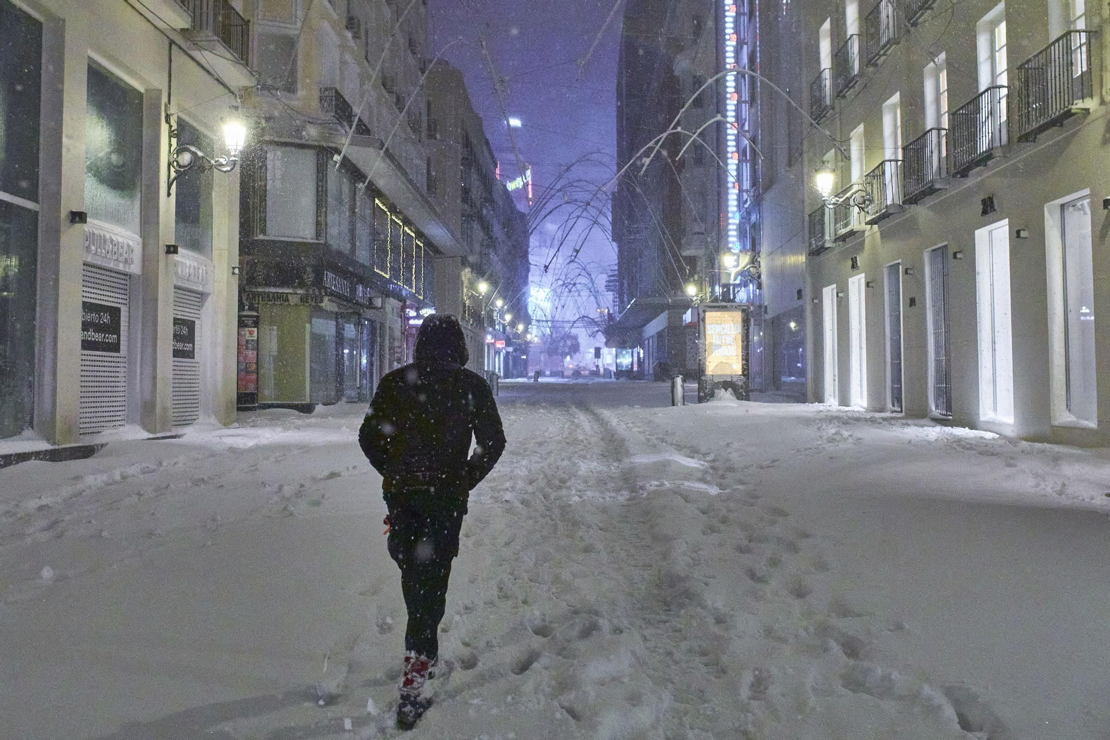 El segundo día del temporal 'Filomena' en imágenes: más nieve y caos