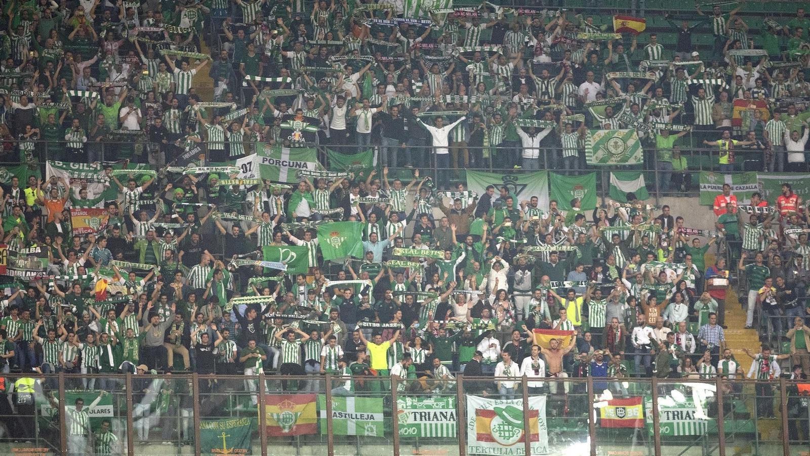 El Milan-Betis, en imágenes