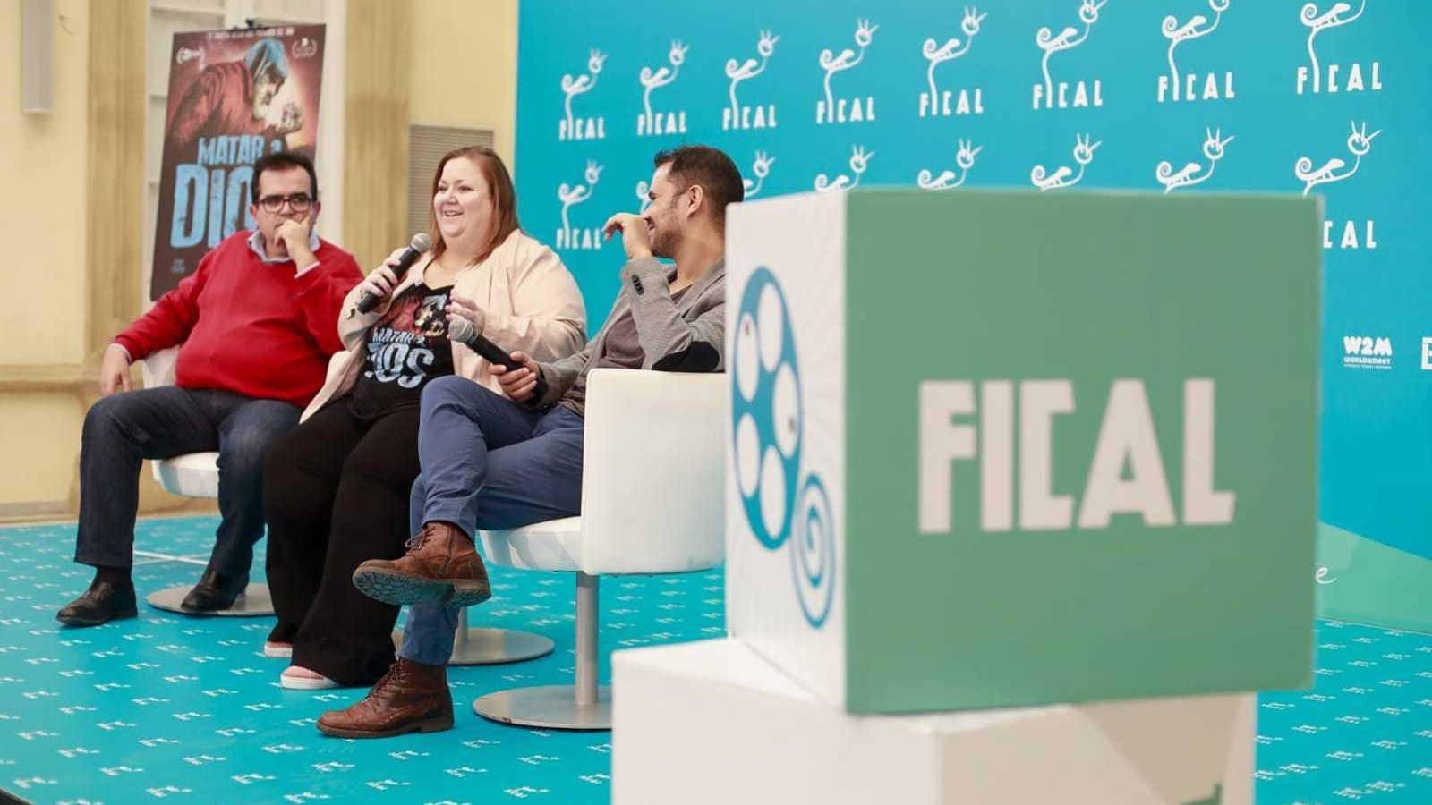 Un momento del encuentro con los medios de Itziar Castro para presentar la película 'Matar a Dios'.