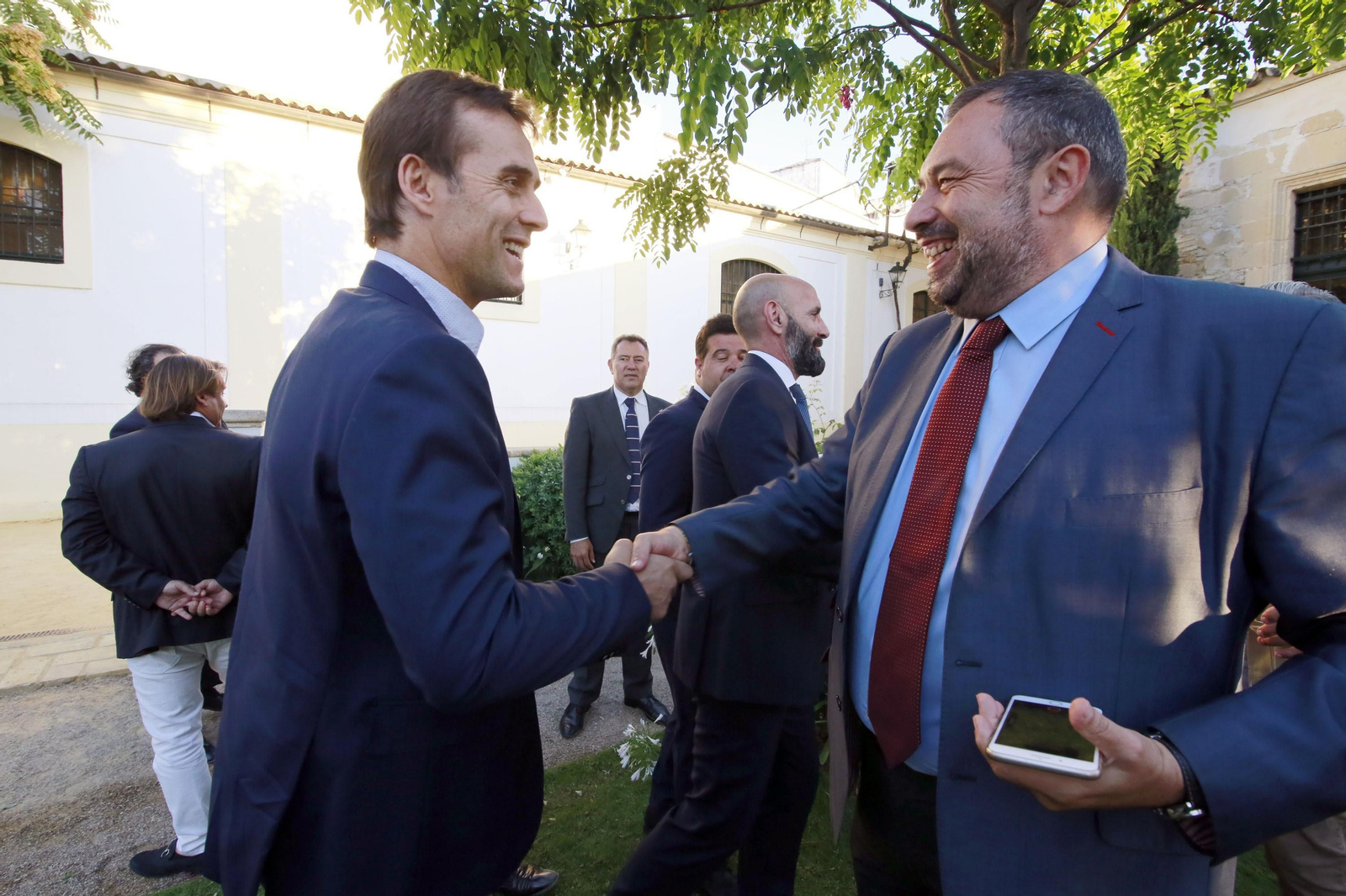 Imágenes de la entrega del 'Catavino de Plata Roberto Alés' a Monchi