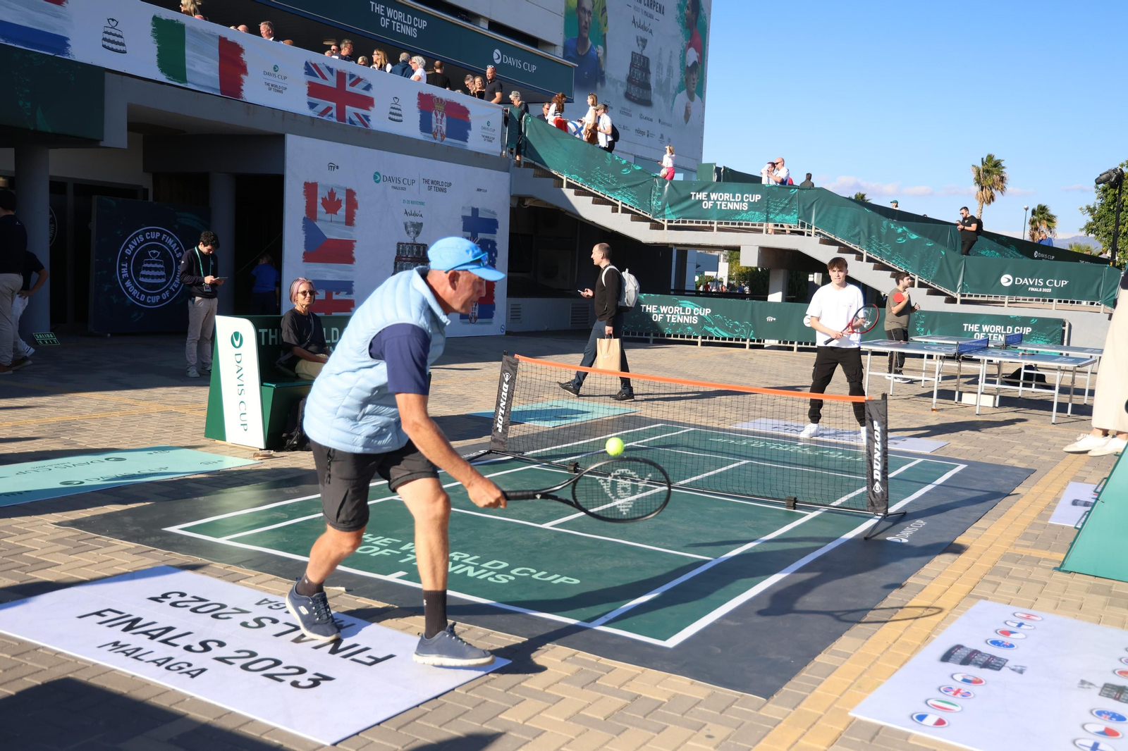 Gran ambiente en el estreno de la Copa Davis en Málaga