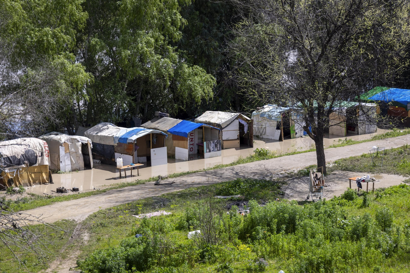 Las imágenes de la inundación del poblado chabolista junto a la orilla del Guadalquivir