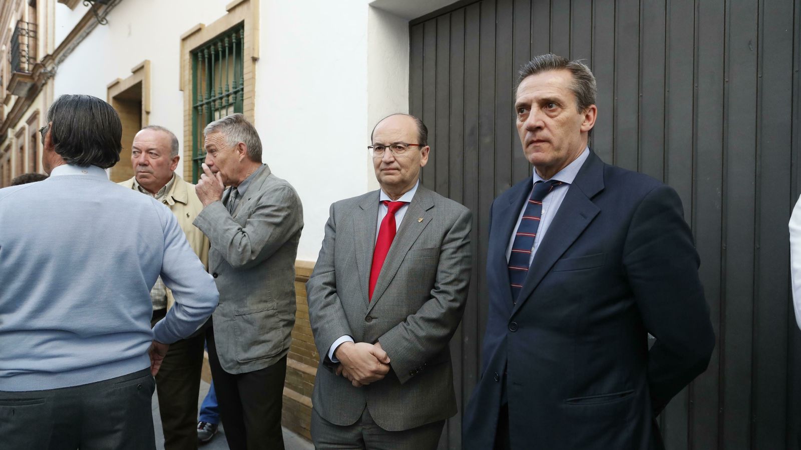 El presidente del Sevilla, José Castro, junto a José María Cruz.