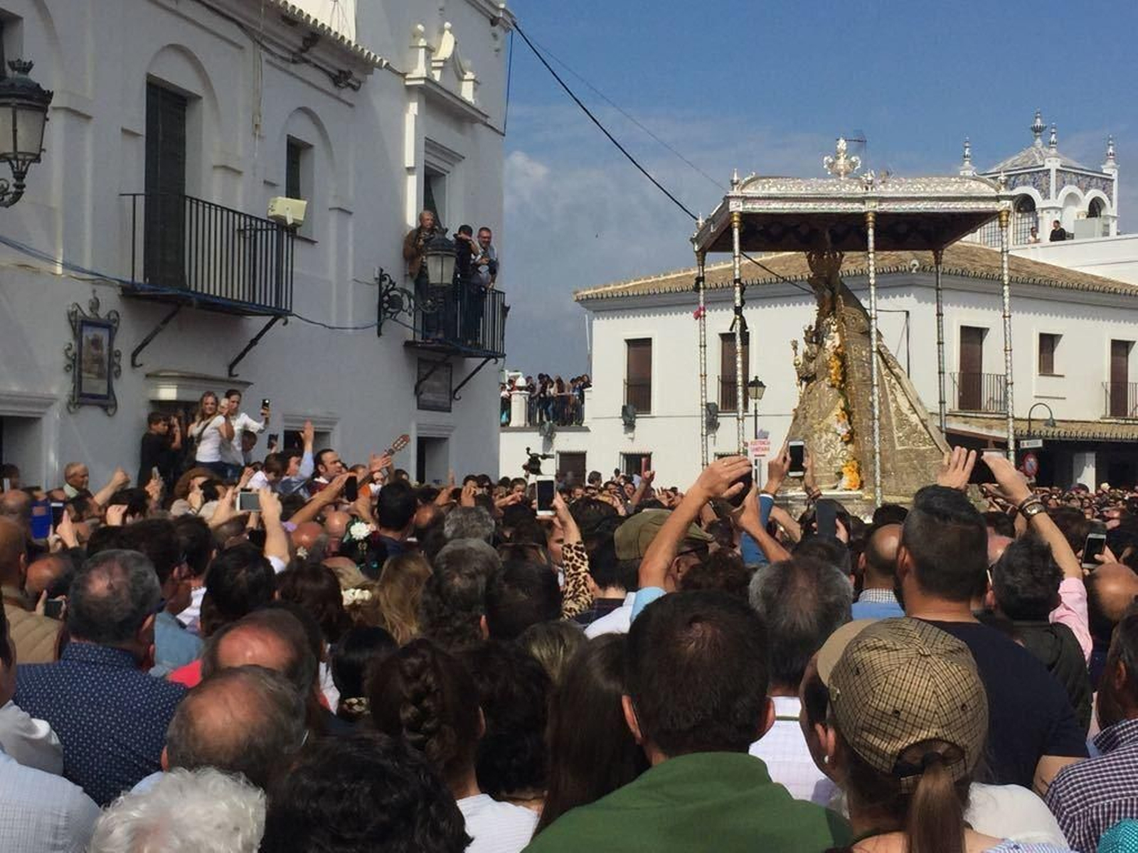La Virgen del Rocío llega a la Hermandad de Almonte