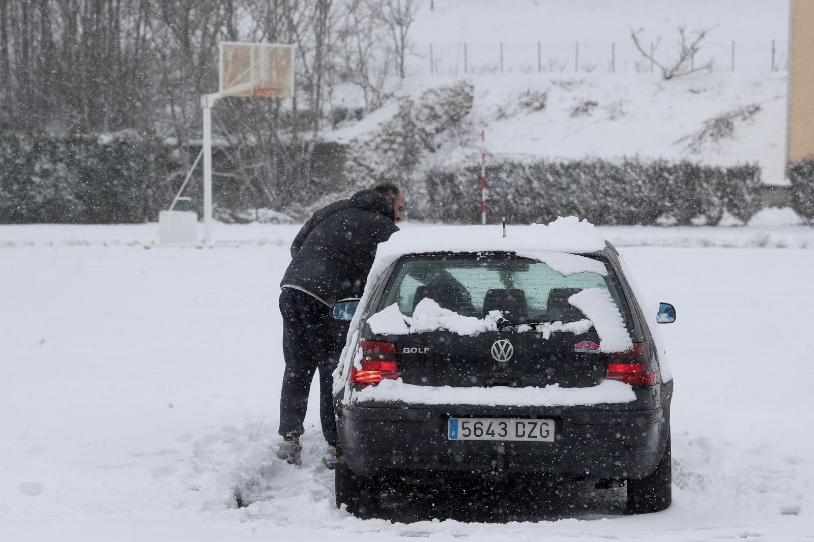 La nieve tiñe de blanco en norte de España