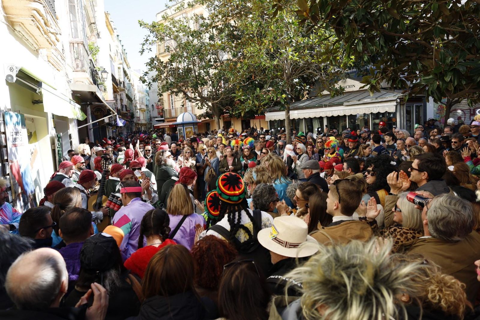 Las mejores imágenes del primer Sábado de Carnaval en Cádiz 2026