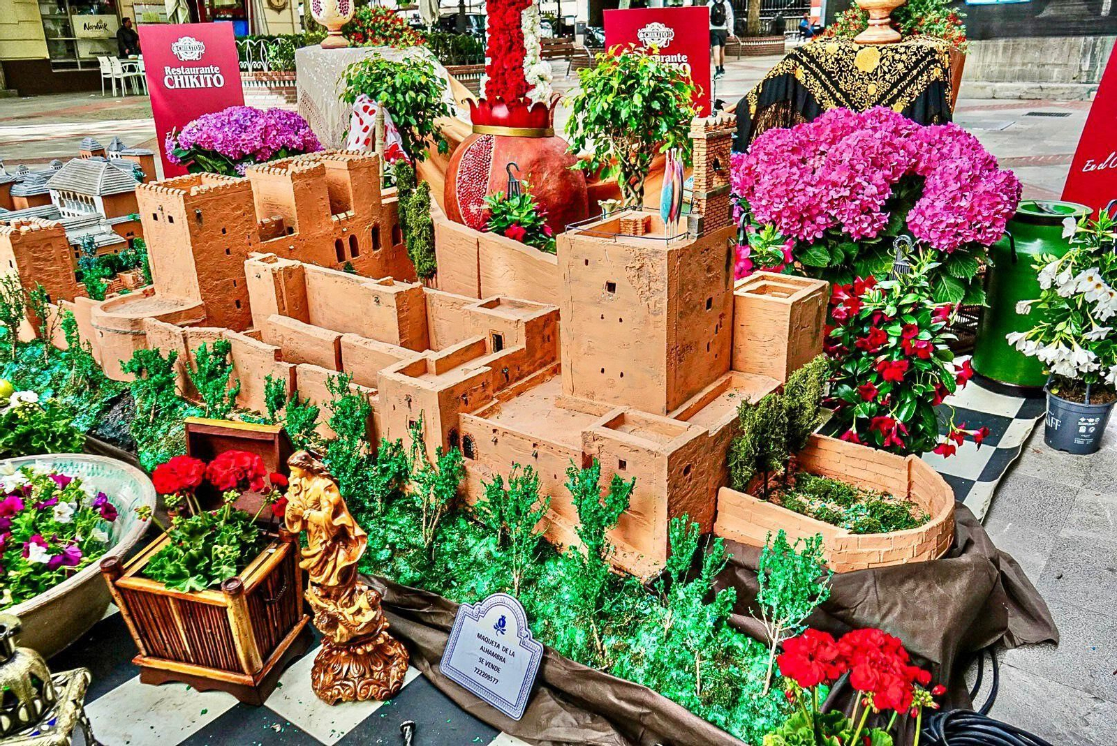 Granada ya vive las Cruces desde el día de antes: las mejores fotos