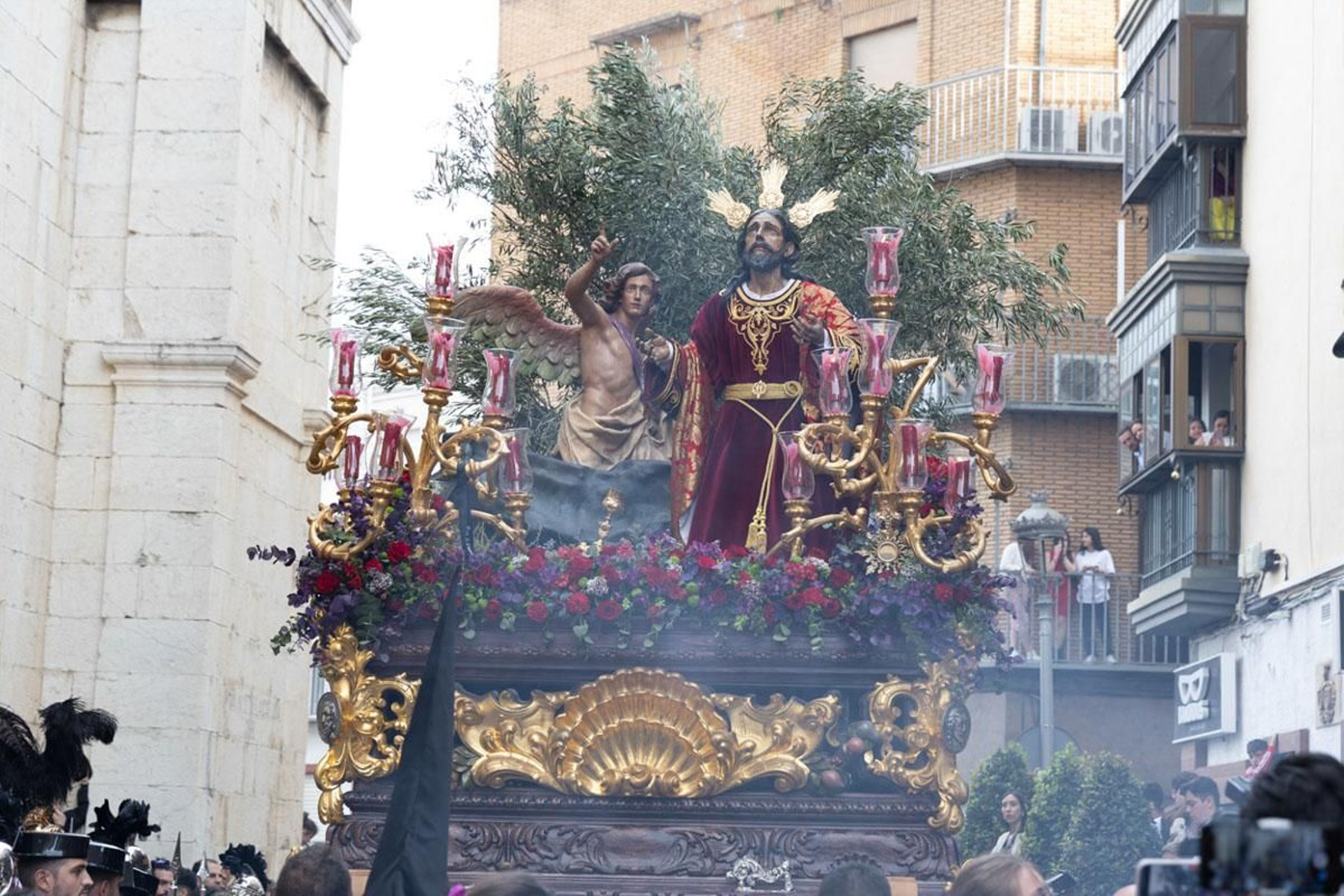 Los jiennenses arropan a las tres cofradías de la tarde en un Domingo de Ramos más caluroso de lo esperado (I)