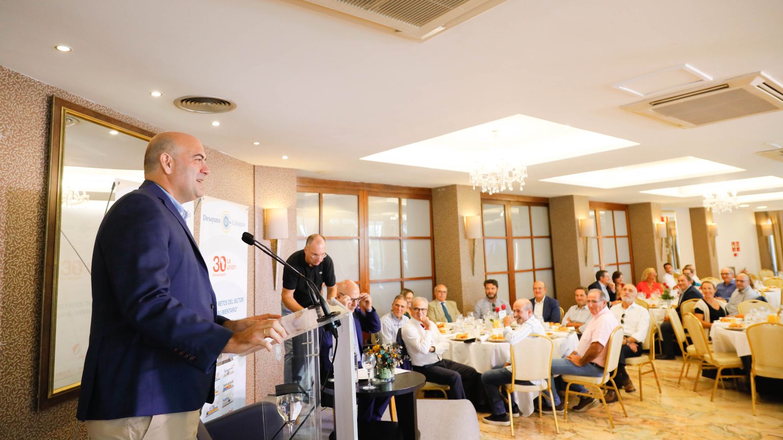 Imágenes del desayuno coloquio de Diario de Almería, con Jesús Barranco, CEO de La Unión