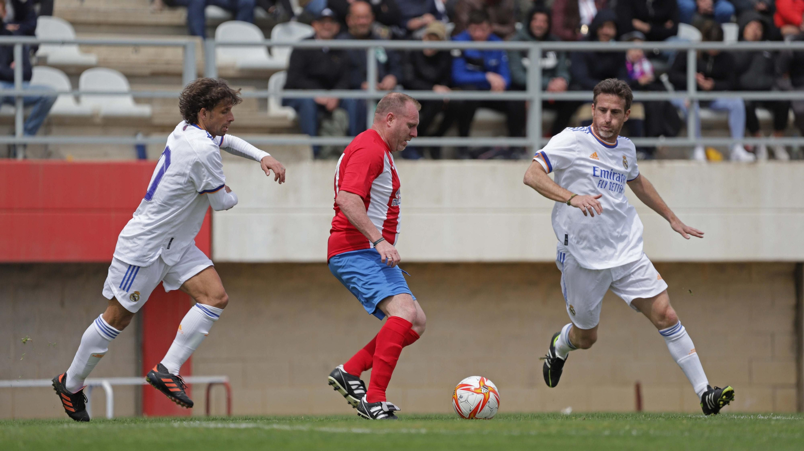 La mejores fotos del Algeciras - Real Madrid veteranos