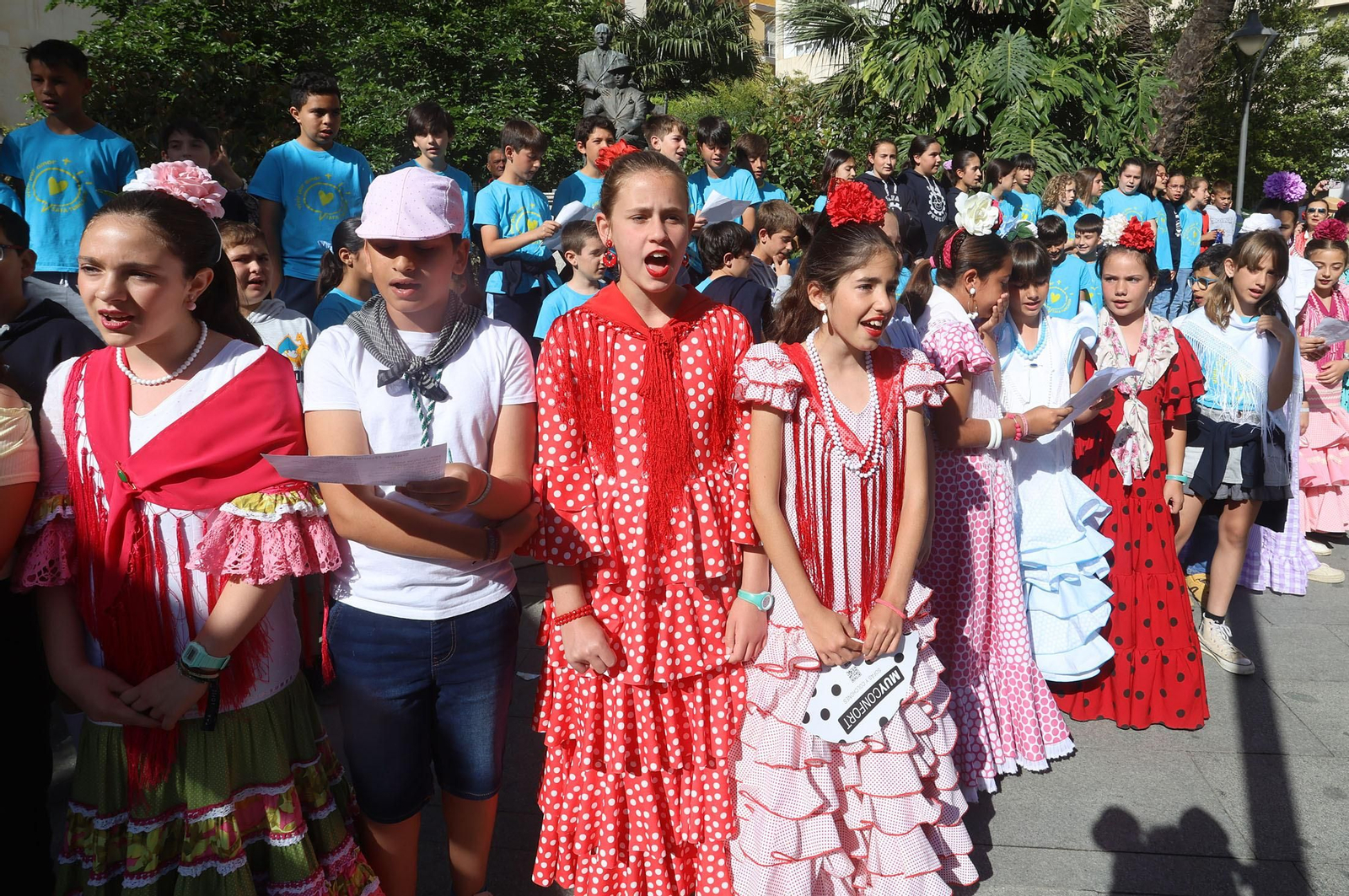 Las mejores imágenes de los peregrinos en la salida de Emigrantes