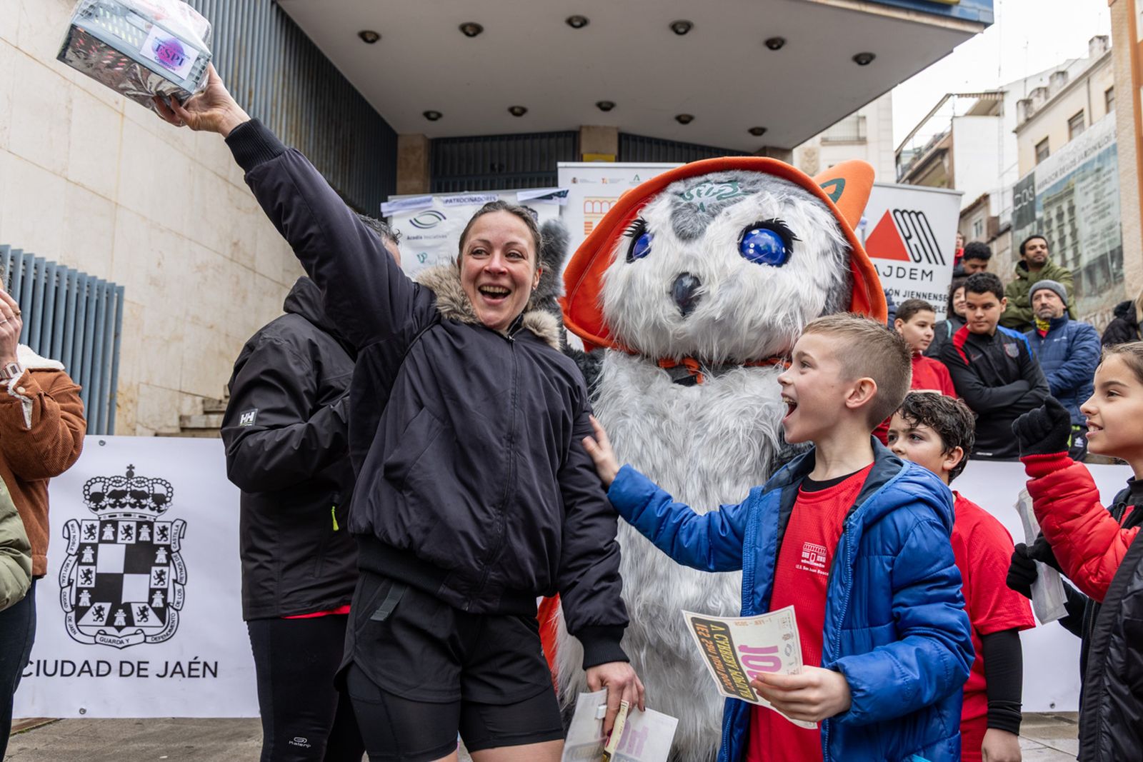 En imágenes: la lluvia no frena a más de un millar de corredores en la V Carrera Popular del IES San Juan Bosco (2)