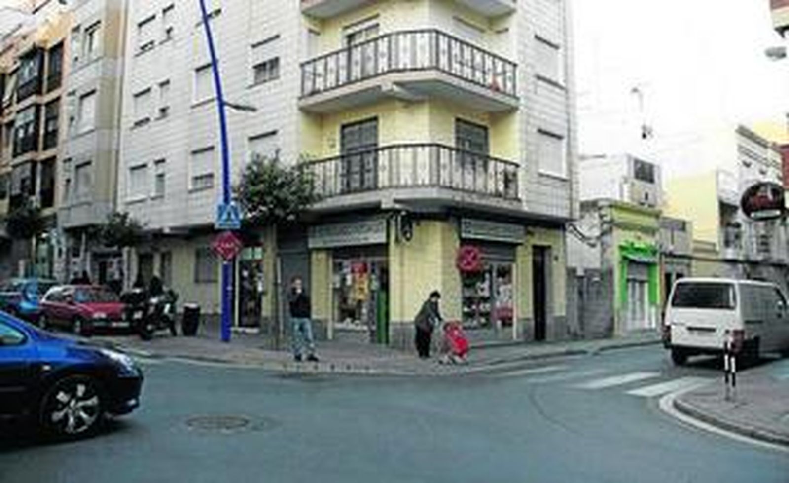 La señalización del cruce de calle Restoy con la avenida Pablo Iglesias es una de las principales actuaciones.