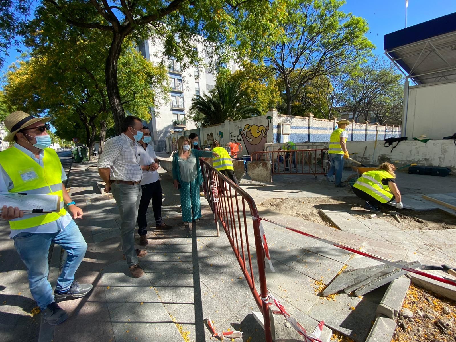 La alcaldesa durante la visita a las obras.