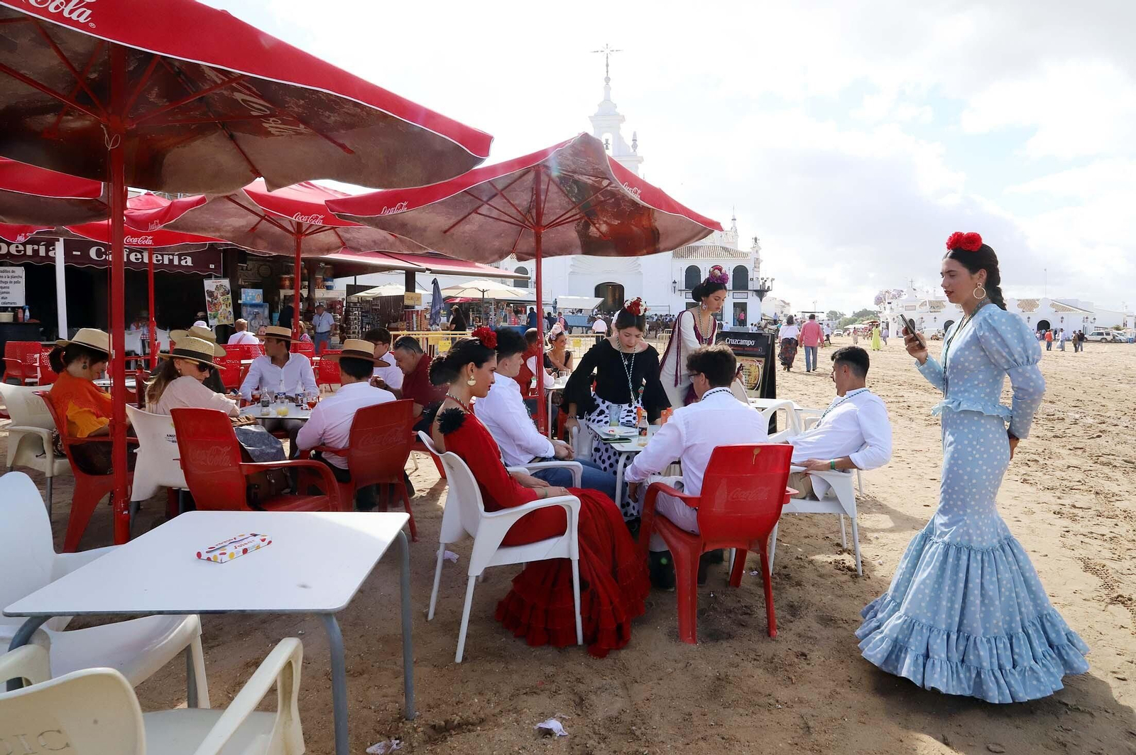 Imágenes del ambiente El Rocío y en Casas de Hermandades