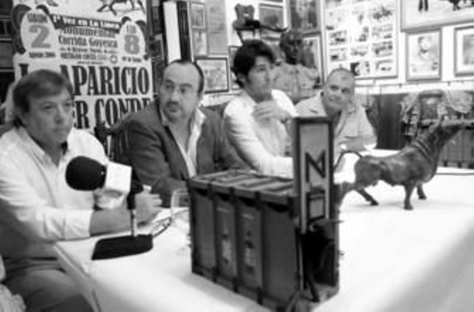 Un momento de la rueda de prensa de presentación de la corrida goyesca en la plaza de La Línea.