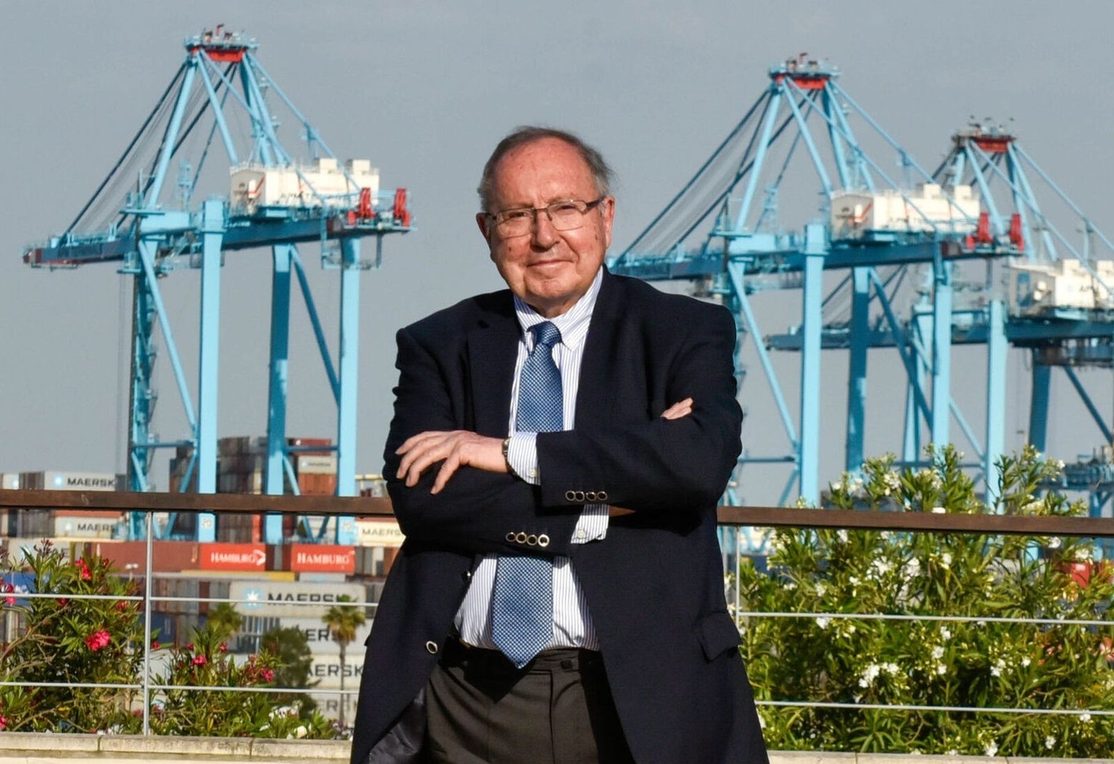 José Luis Bonet, presidente de la Cámara de Comercio de España, con el Puerto de Algeciras a sus espaldas.