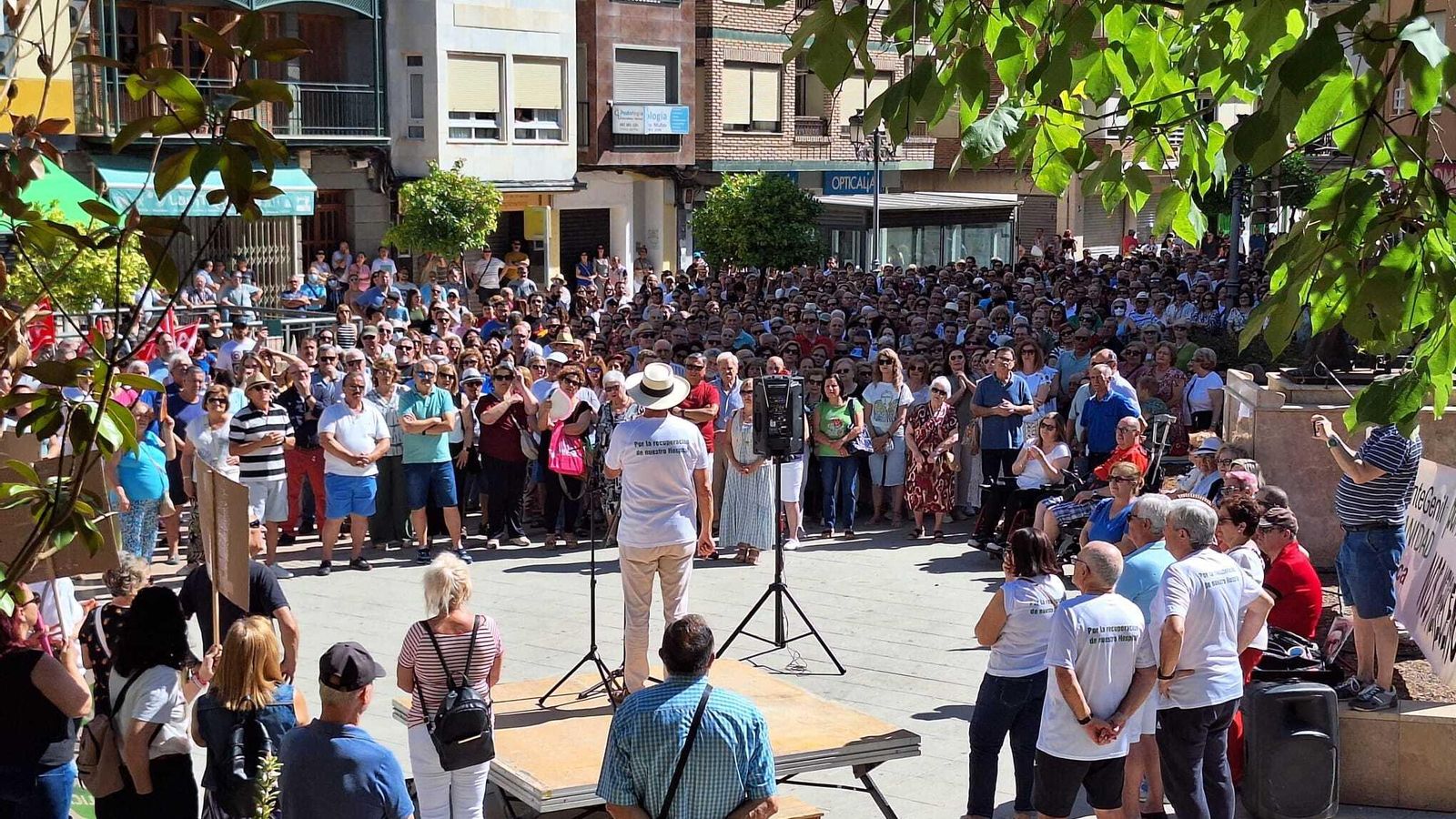 Lectura del manifiesto al finalizar la manifestación. Lectura del manifiesto al finalizar la manifestación.