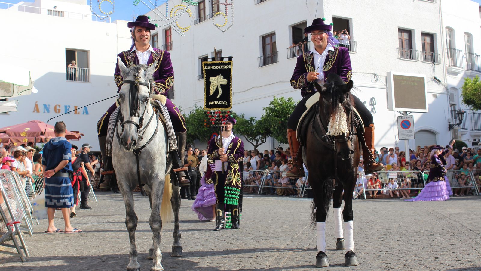 Desfile de Moros y Cristianos en Mojácar.