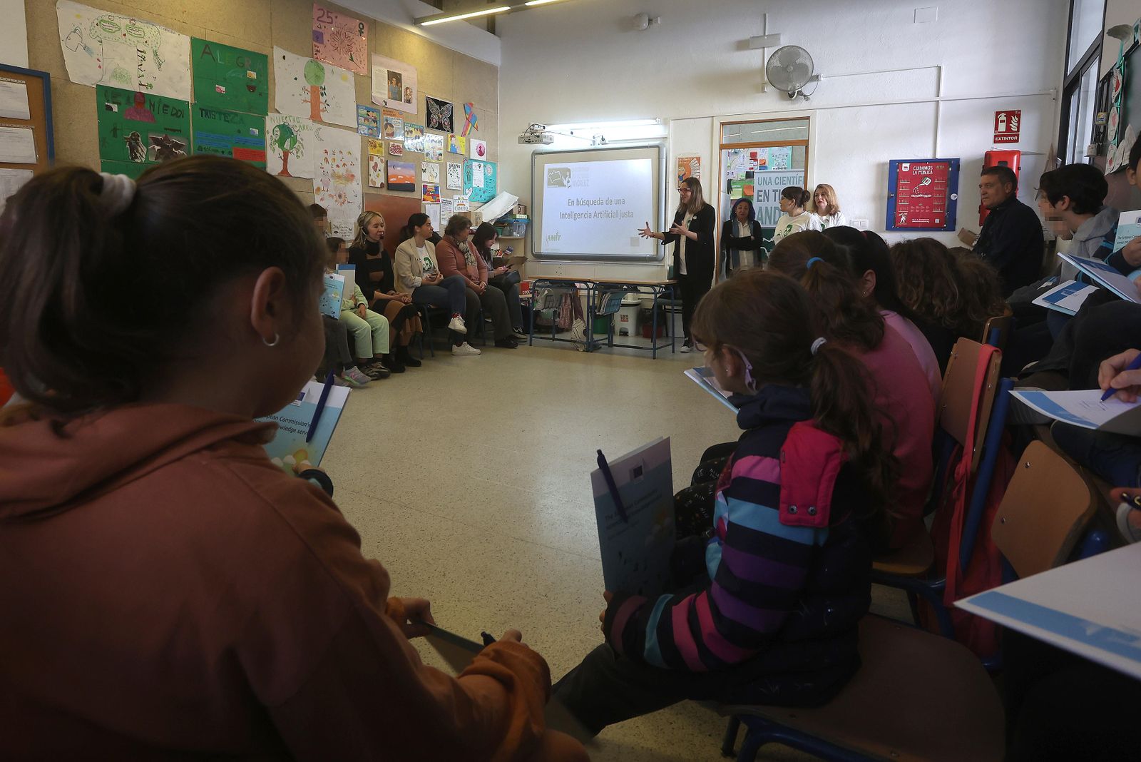 Aprendiendo una Inteligencia Artificial más justa en los Altos Colegios de la Macarena