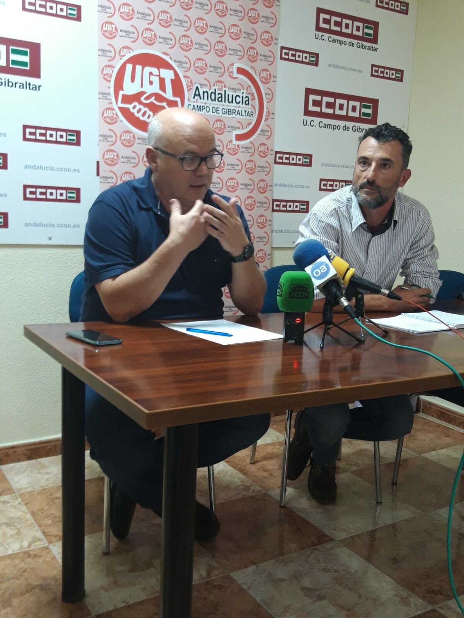 Miguel Alberto Díaz (CCOO) y Jorge Berenjeno (UGT) explican los detalles de la huelga del transporte.