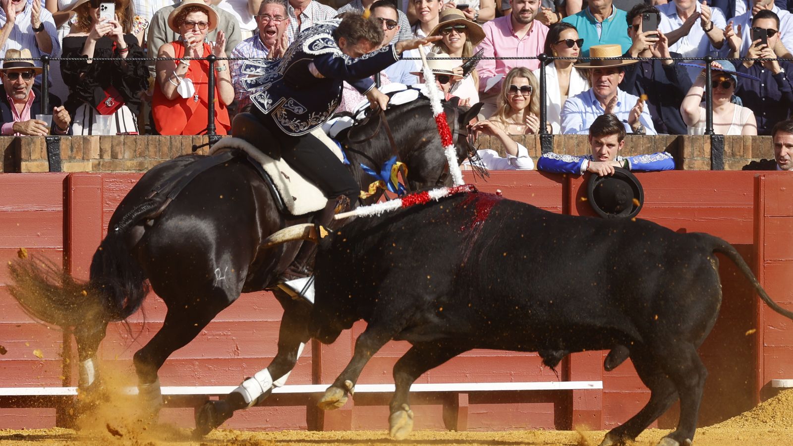Pablo Hermoso de Mendoza puso banderillas en situaciones en las que no parecía tener escapatoria.