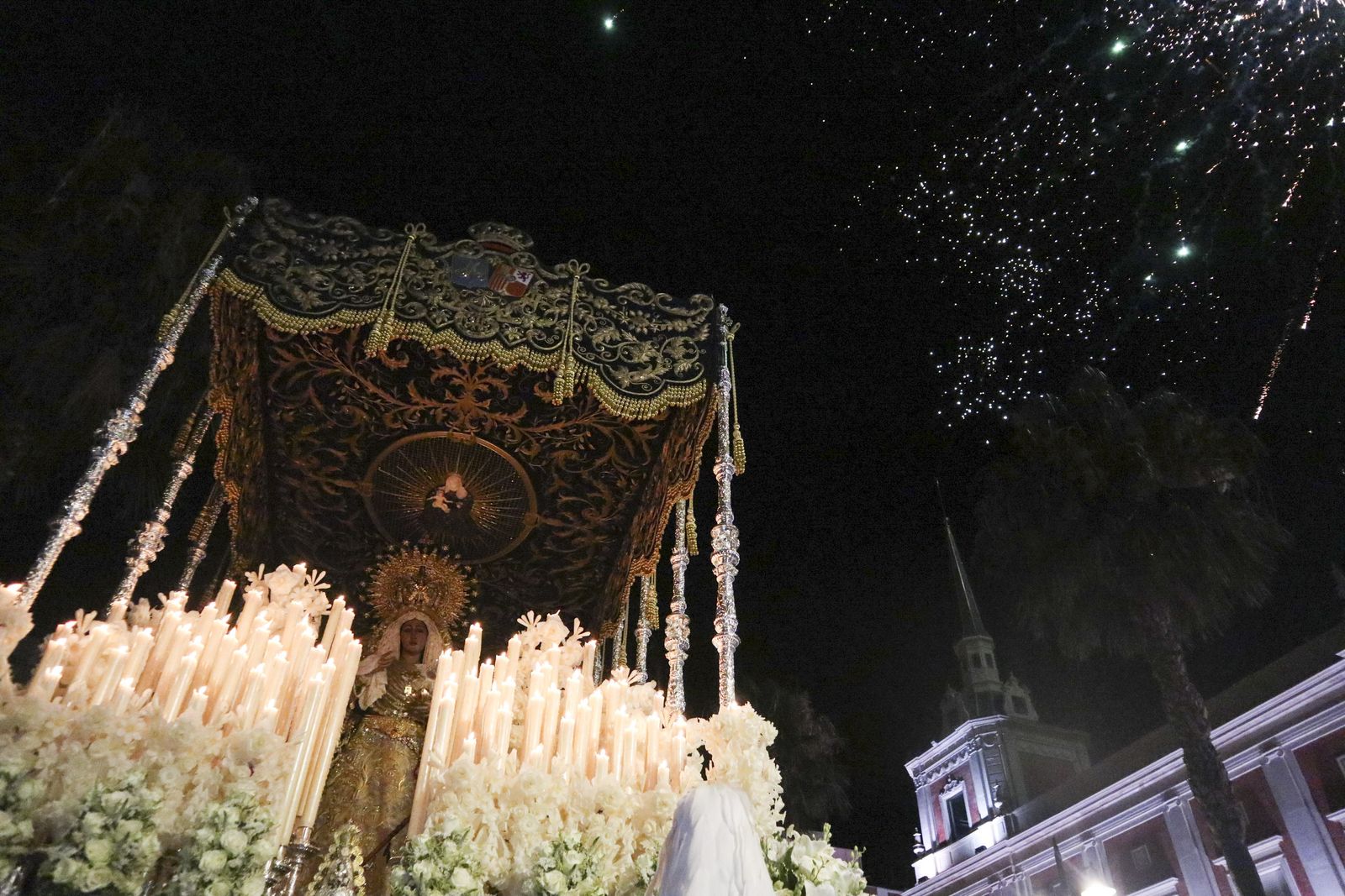 Las mejores imágenes de la procesión de la Amargura Coronada