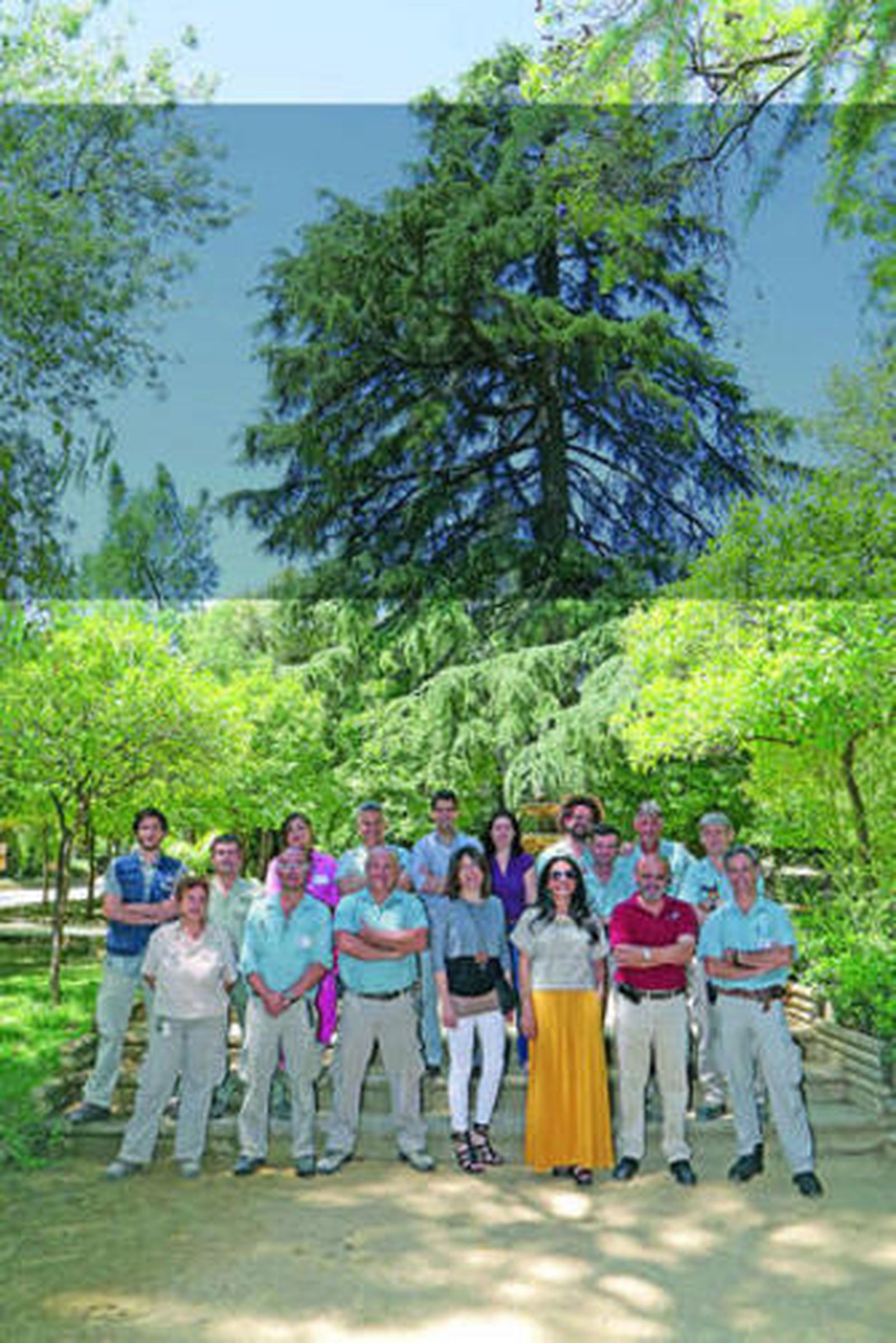 Ana Timermans, en el centro, junto a parte de los trabajadores del zoo.