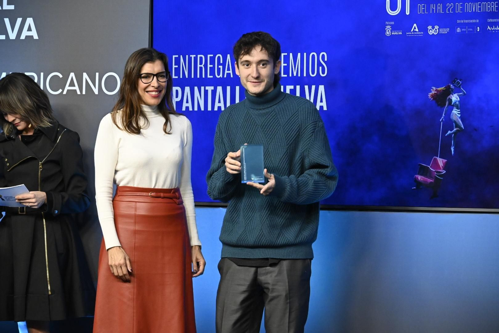 Imágenes de la entrega de los premios a los cortometrajes ganadores de la Sección Pantalla Huelva