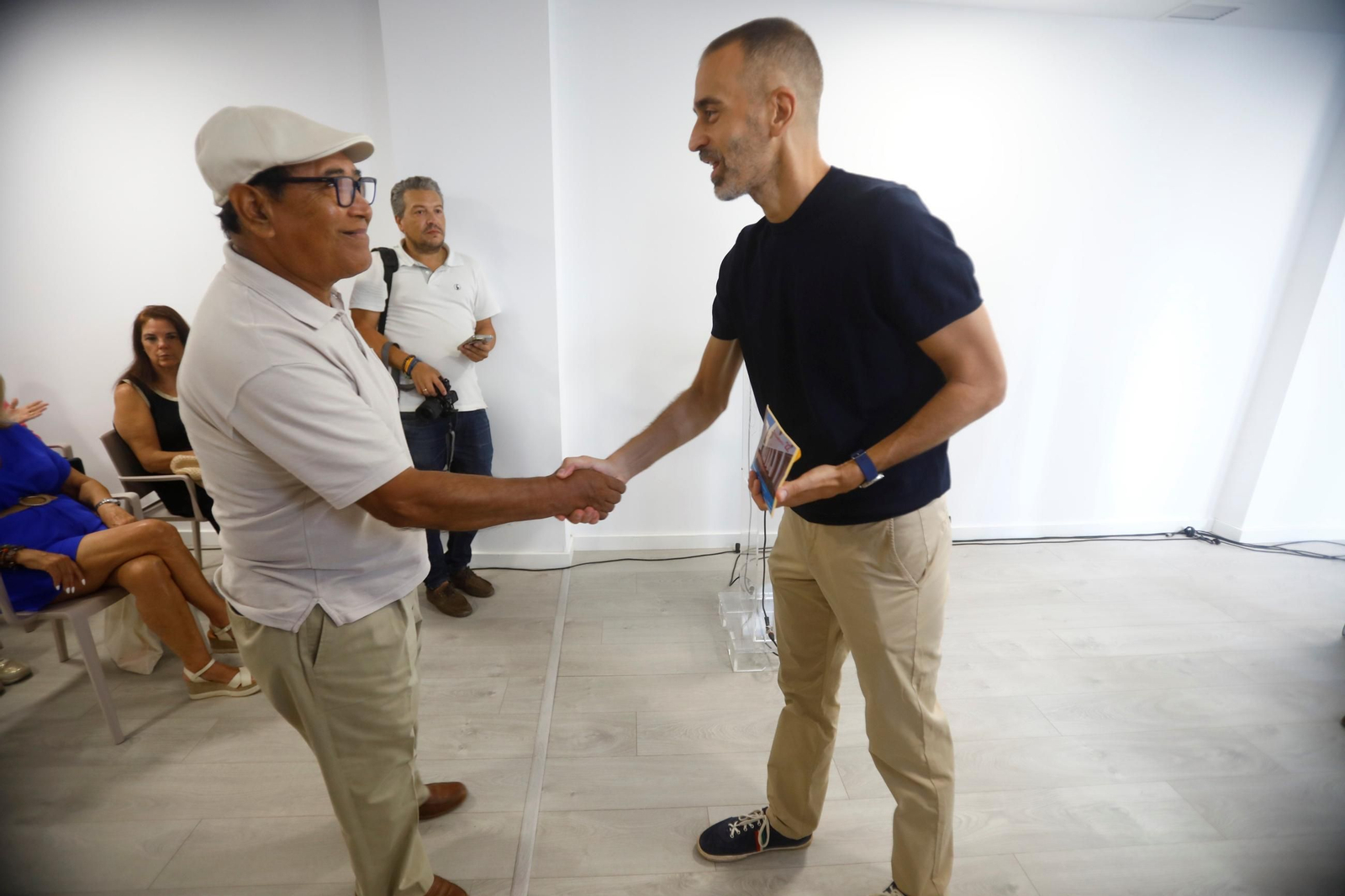 La entrega de las viviendas de la calle Don Rodrigo de Córdoba a 23 personas mayores, en imágenes