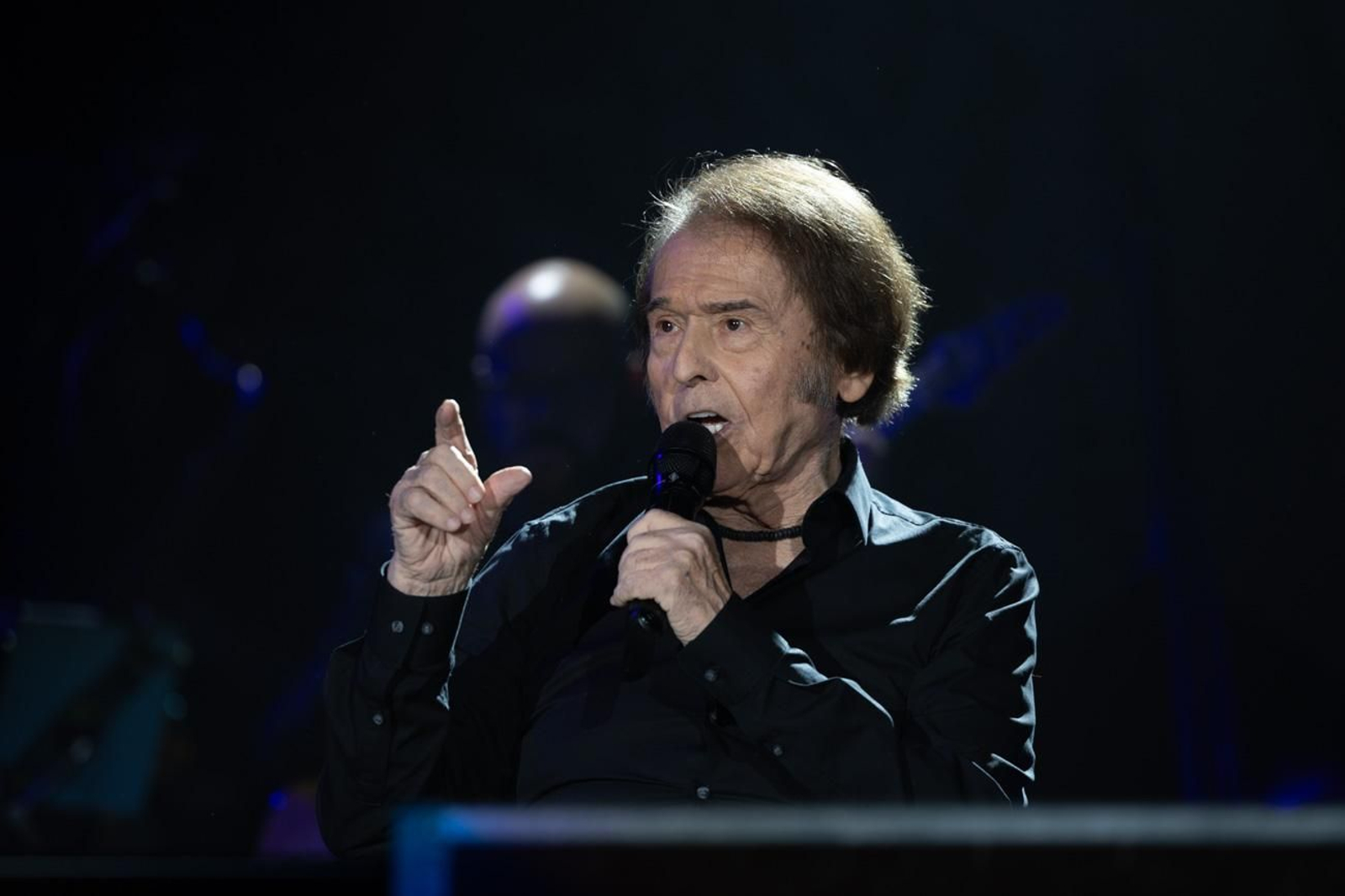 Así se disfruta en Jaén del concierto de Raphael, "Raphaelísimo"