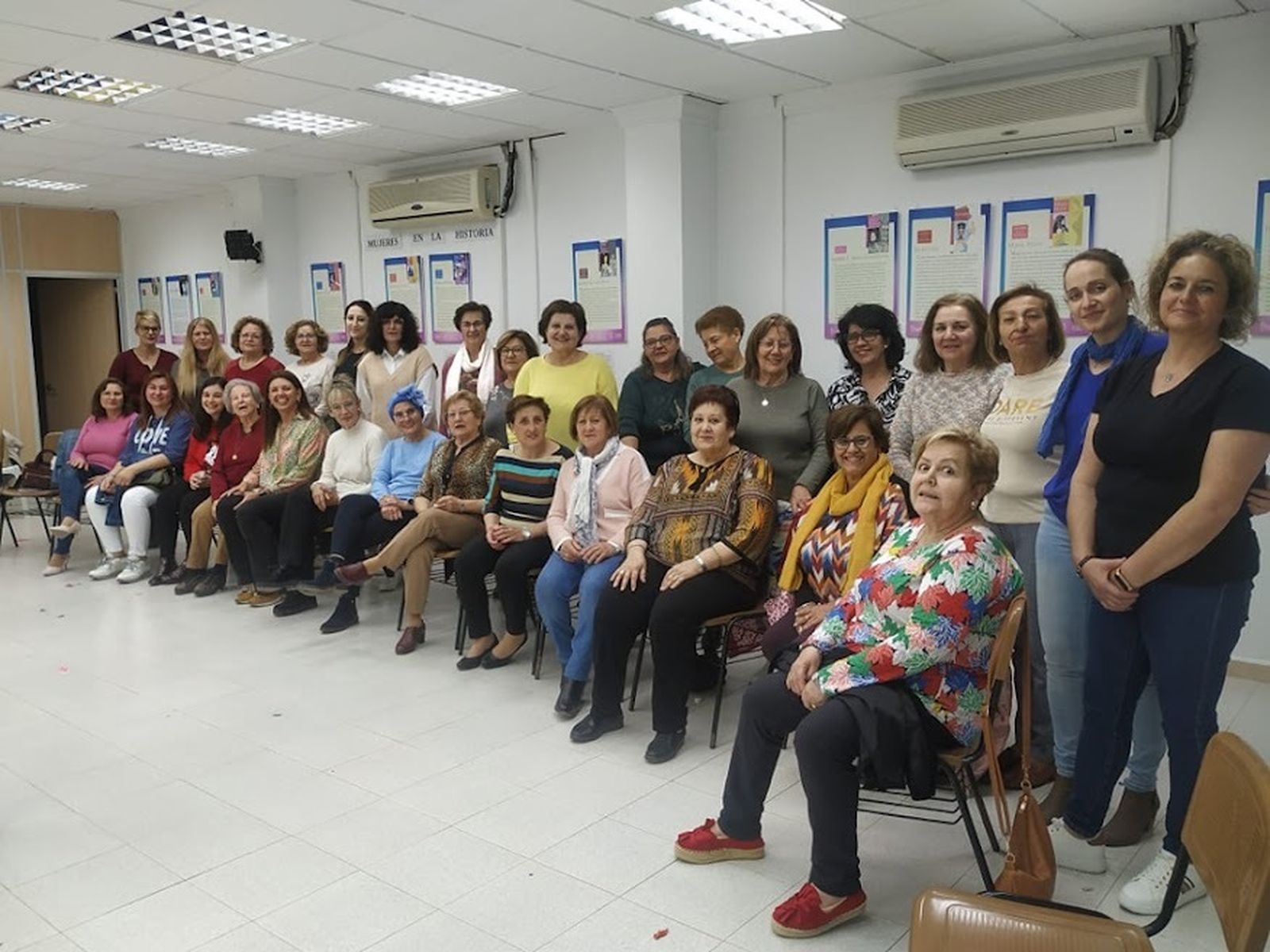 Imagen de archivo "Taller de risoterapia" por el Día de la Mujer en Albox 2023.