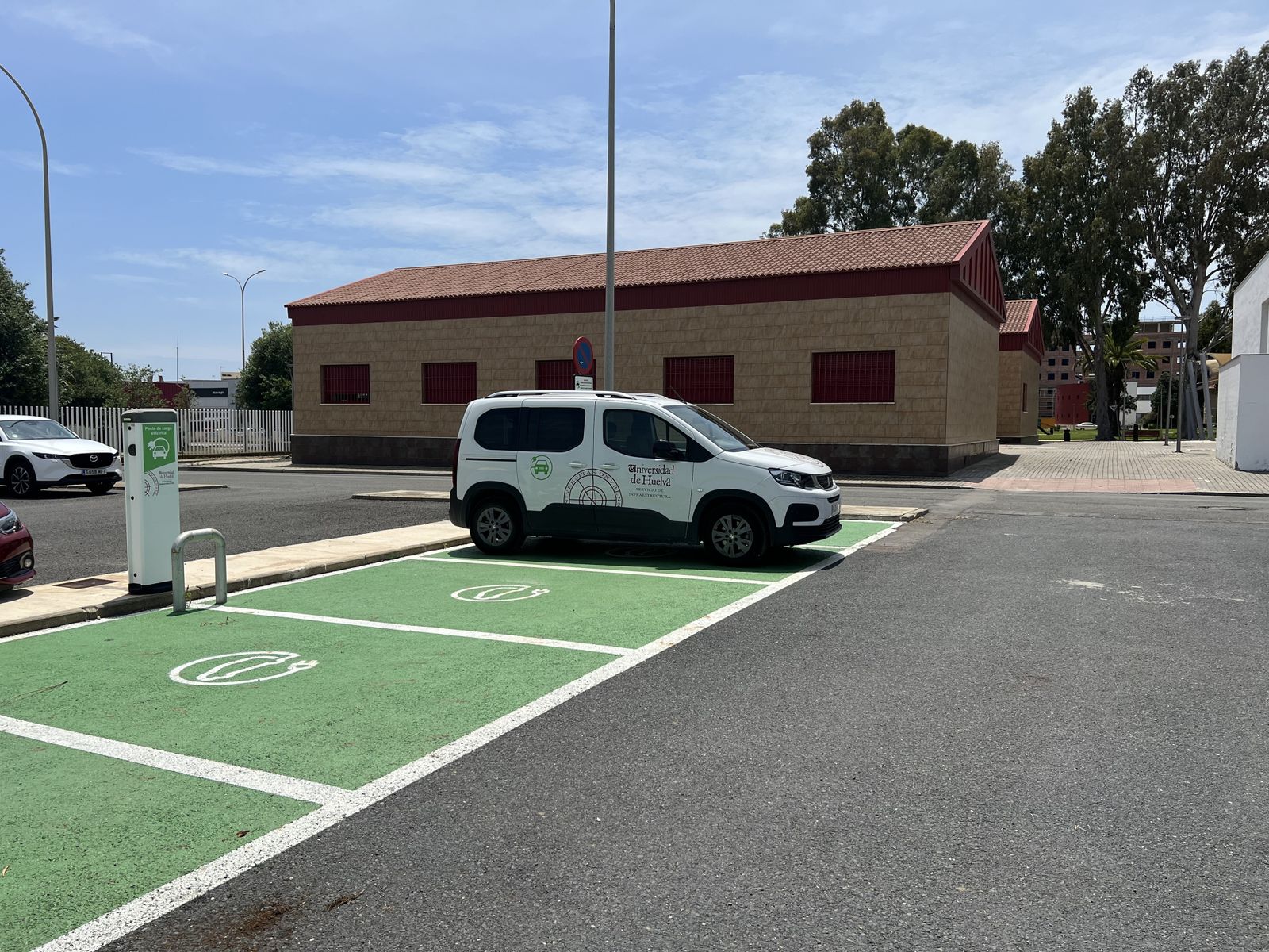 Así quedará el Campus del Carmen de la Universidad de Huelva tras la instalación de las placas solares