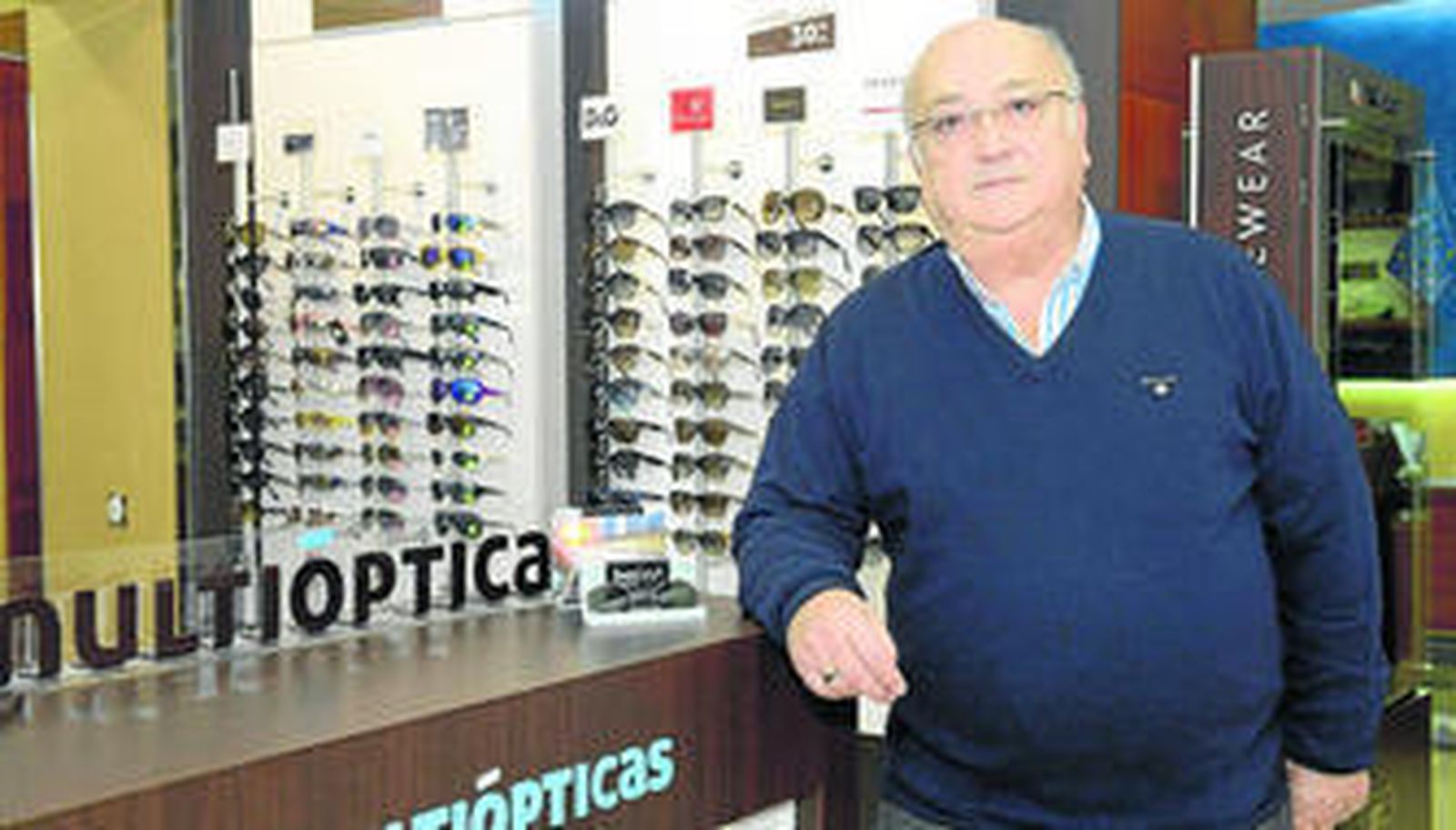 Manuel Amaya, en su tienda de la calle Sacramento.