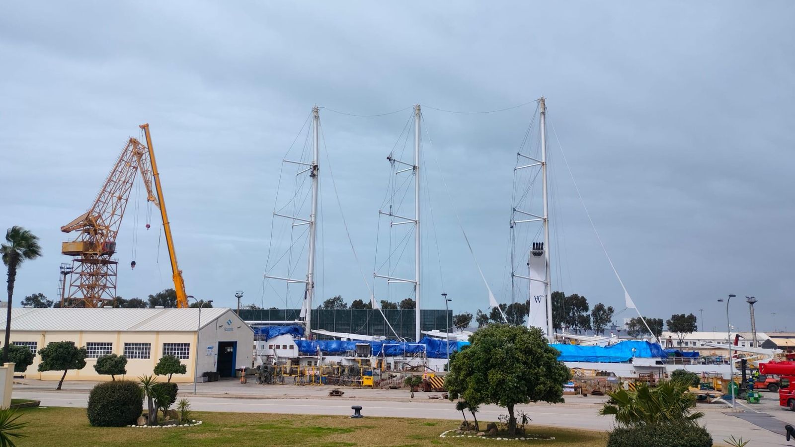 Imagen del velero-crucero Wind Spirit visto desde el interior de la factoría