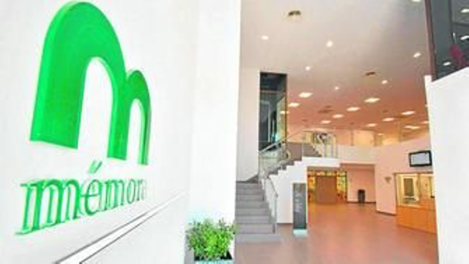 Aspecto que presenta el hall de entrada del Tanatorio Mémora Virgen del Rosario de Cádiz.