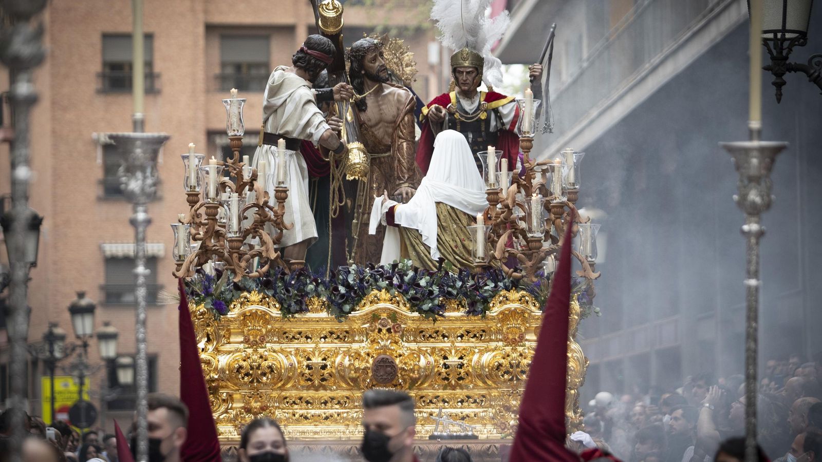 Stmo. Cristo del Trabajo por la calle Ángel Ganivet, Lunes Santo 2022. ARCHIVO (Granada Hoy)