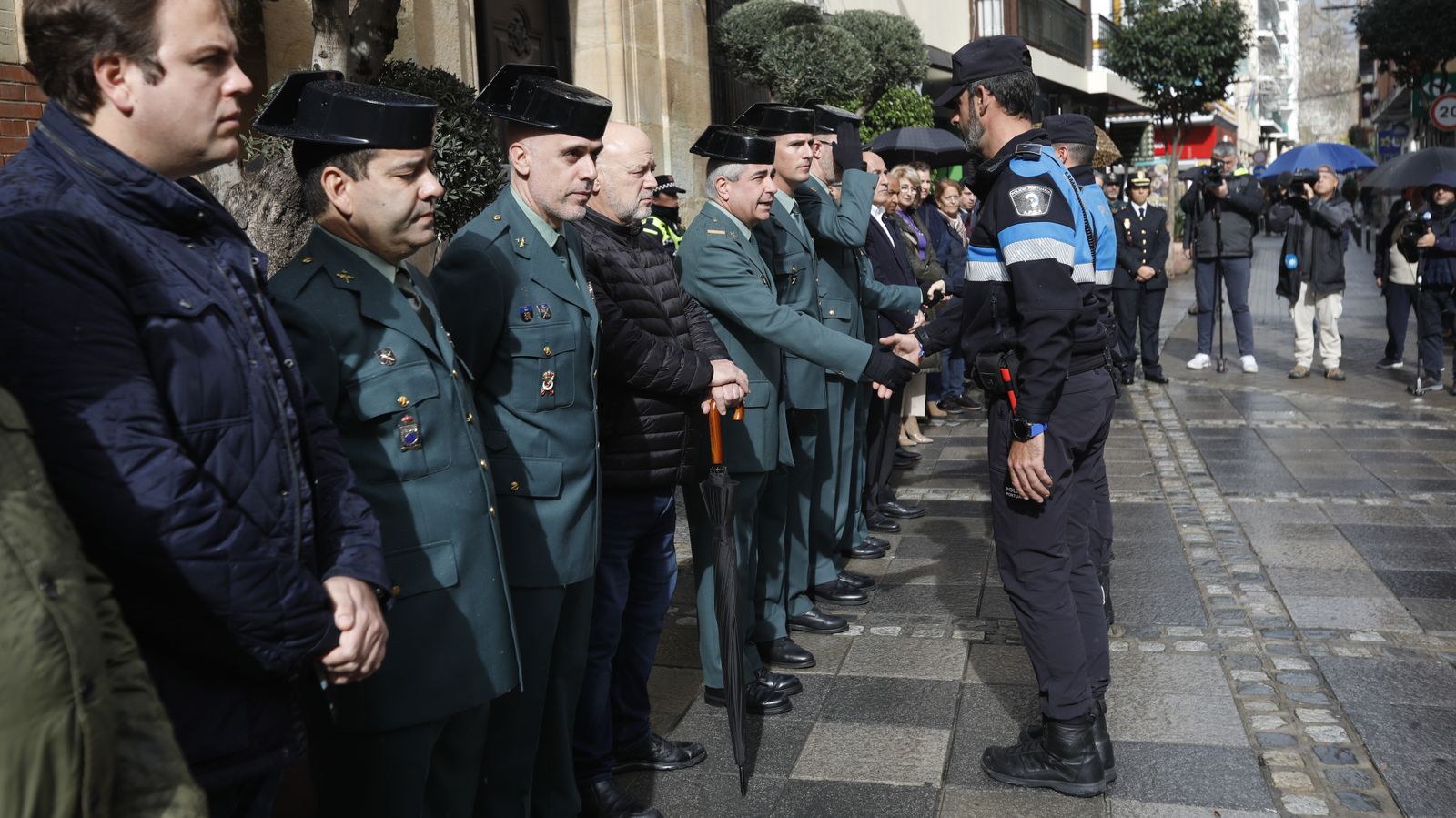Las fotos de la concentración silenciosa por la muerte de dos guardias civiles en Barbate