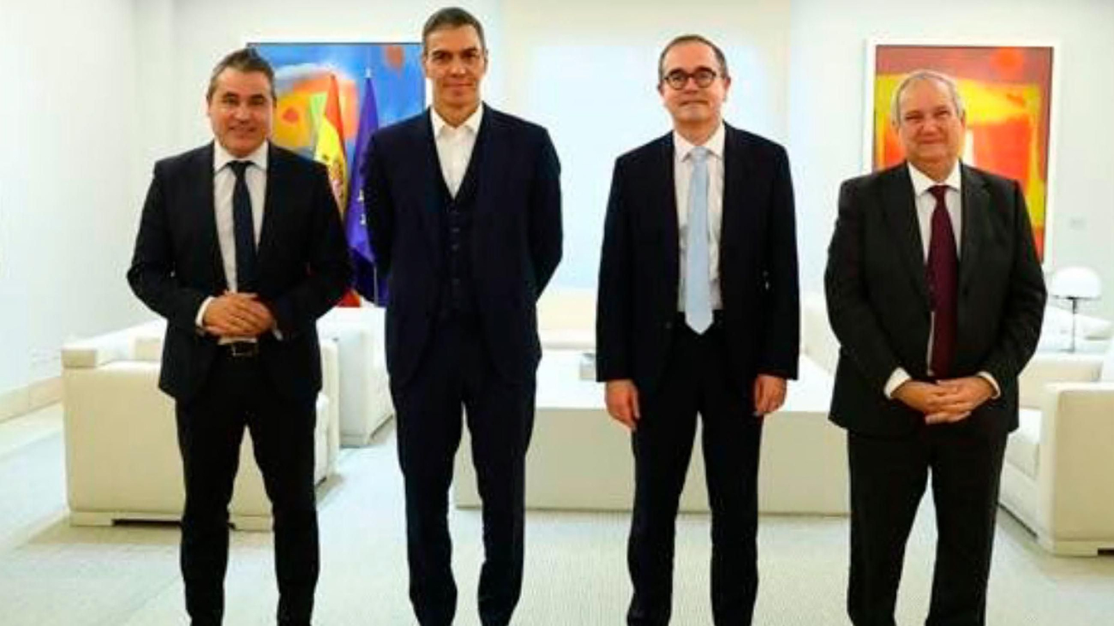 Sánchez traslada al nuevo CEO de Grupo Renault el apoyo del Gobierno a sus planes en España