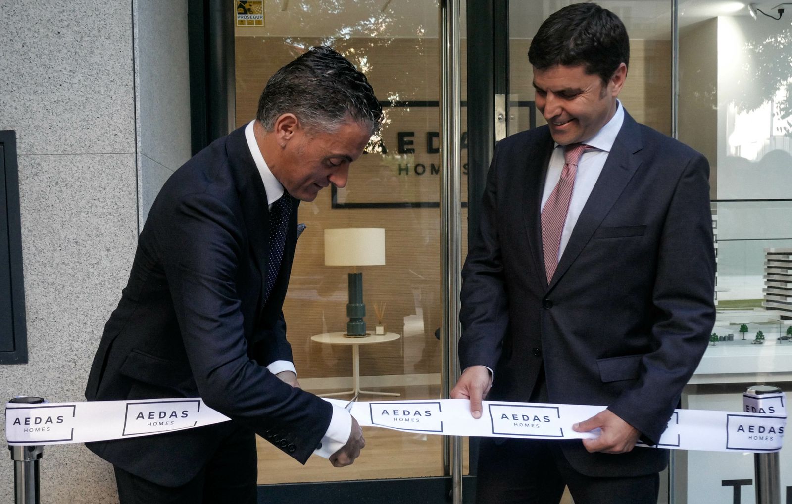 Diego Chacón y Ramiro González durante un momento de la inauguración de las oficinas de la empresa en la ciudad.