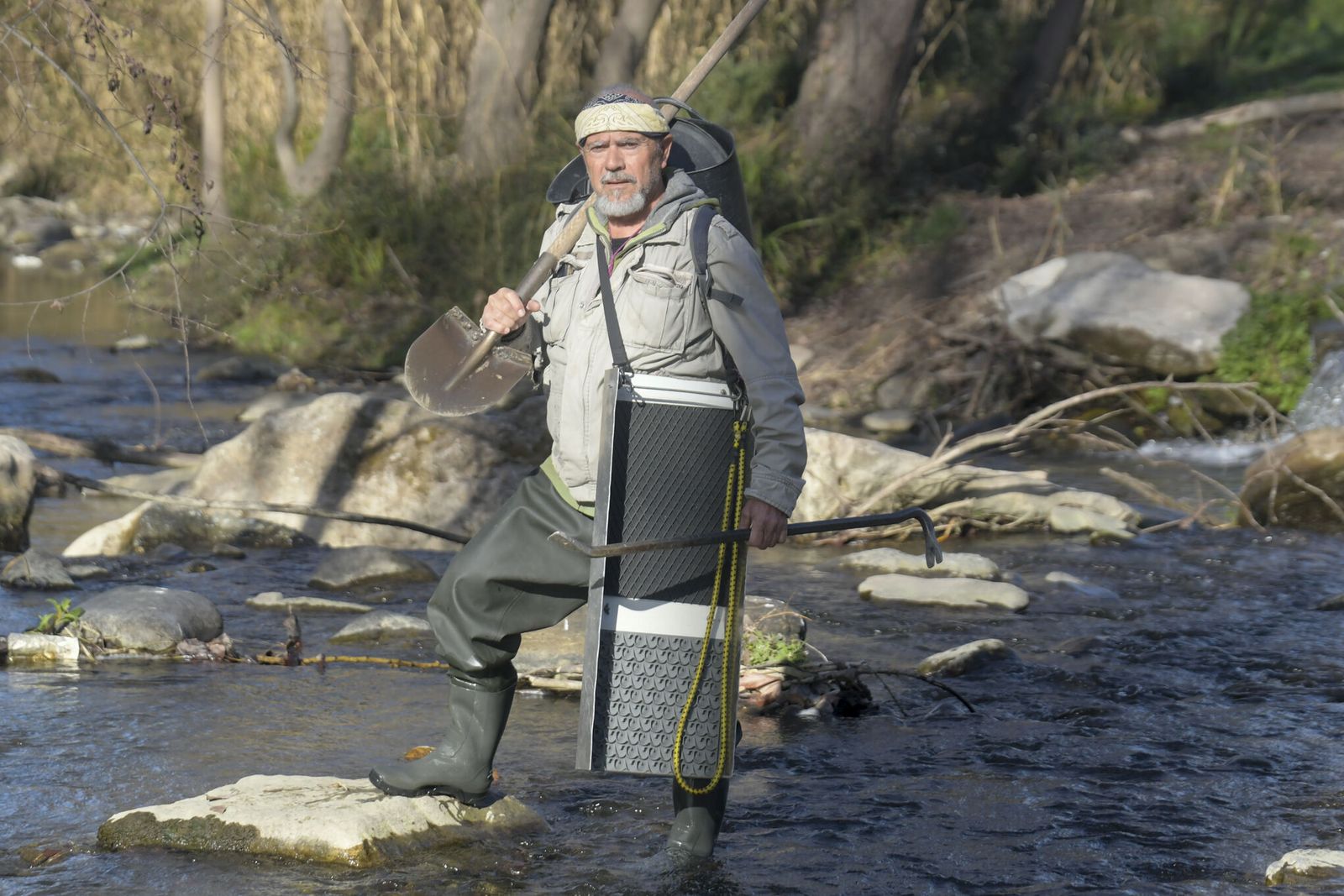 Así es el trabajo de Fernando Díaz, el buscador del 'oro olvidado' del río Genil