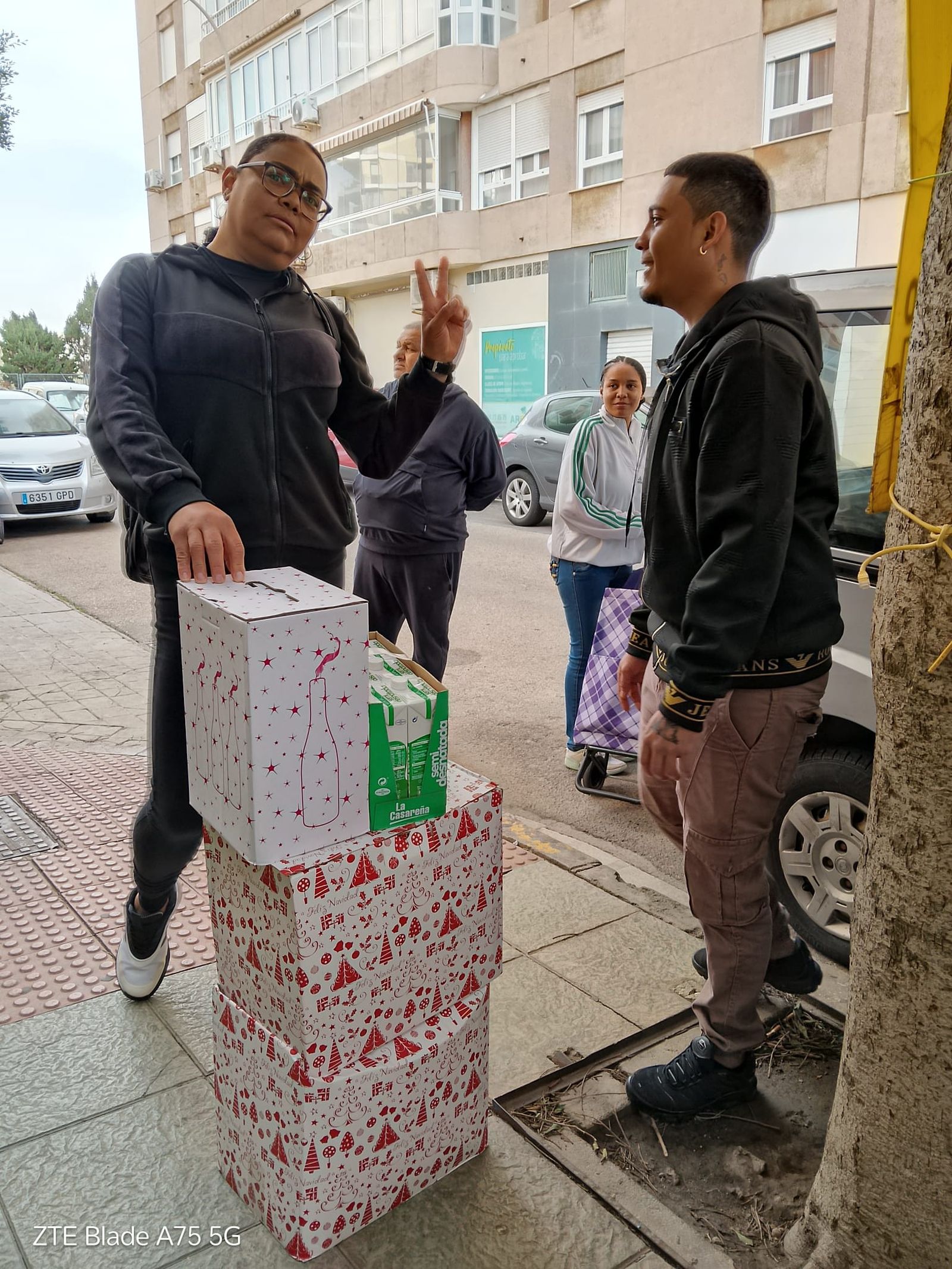 Esta asociación de colombianos de Almería celebra 20 años con 200 cestas de la compra a quienes más lo necesitan