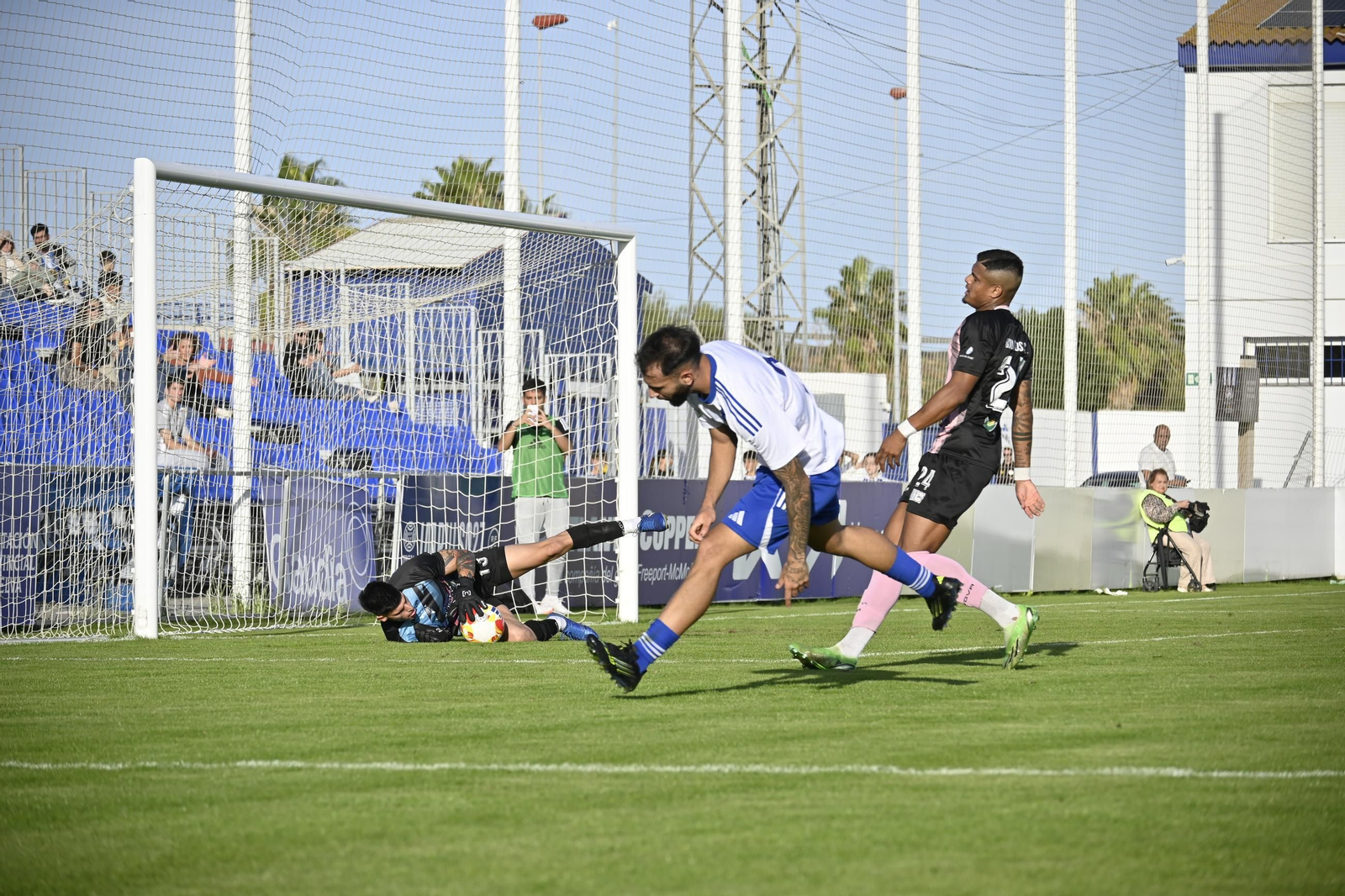 Las mejores imágenes del Atlético Onubense - Bollullos