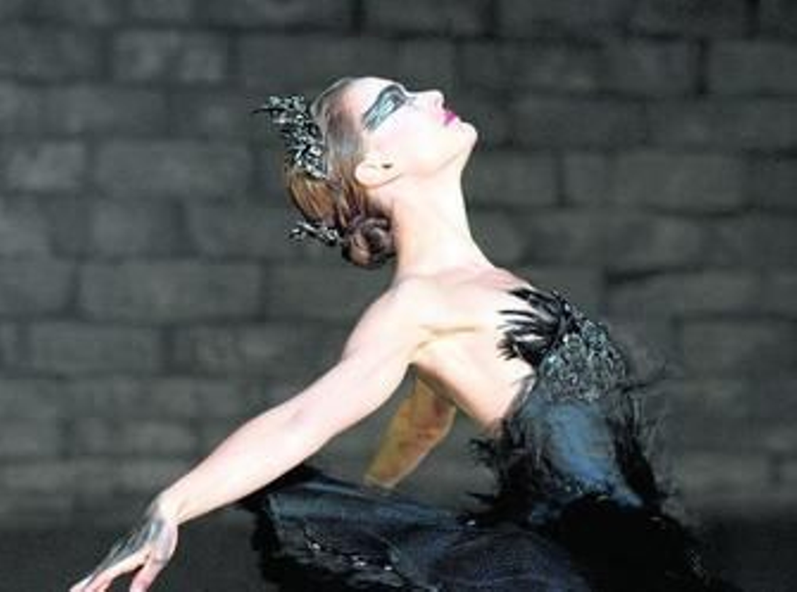 Natalie Portman como el cisne negro de Tchaikowsky que da título a la película que se estrena hoy.