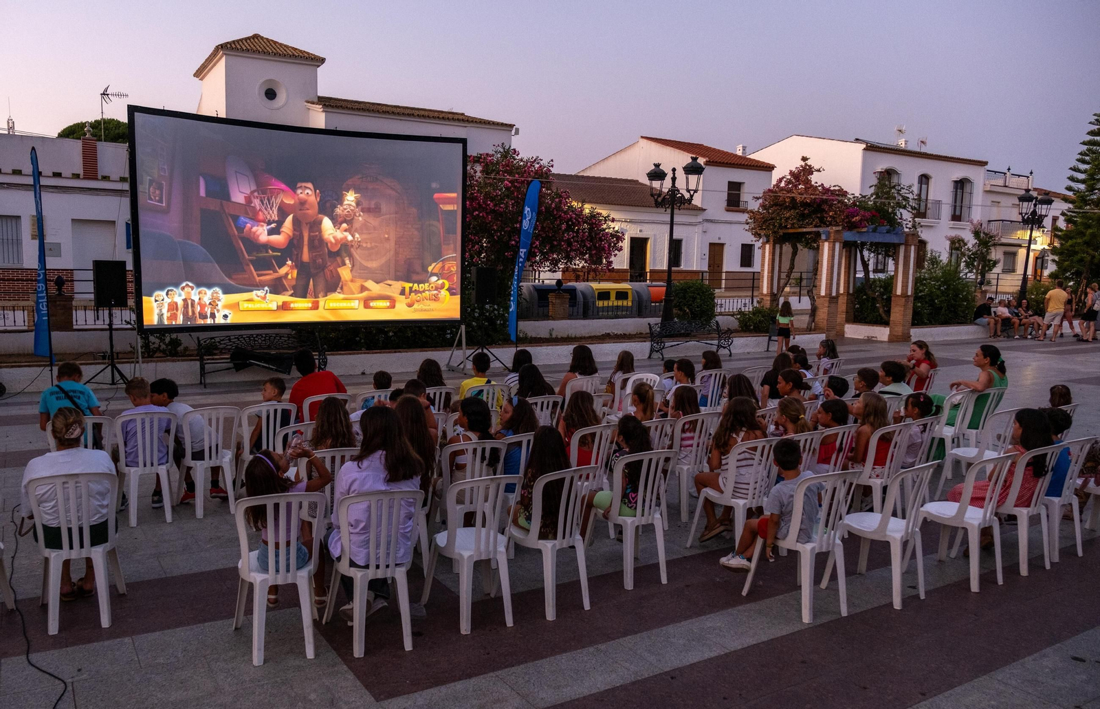 Cine en el pueblo en Villablanca.