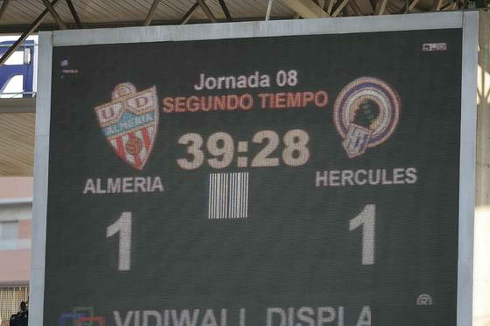 El Almería empata en casa 1-1 ante el Hércules. / Javier Alonso