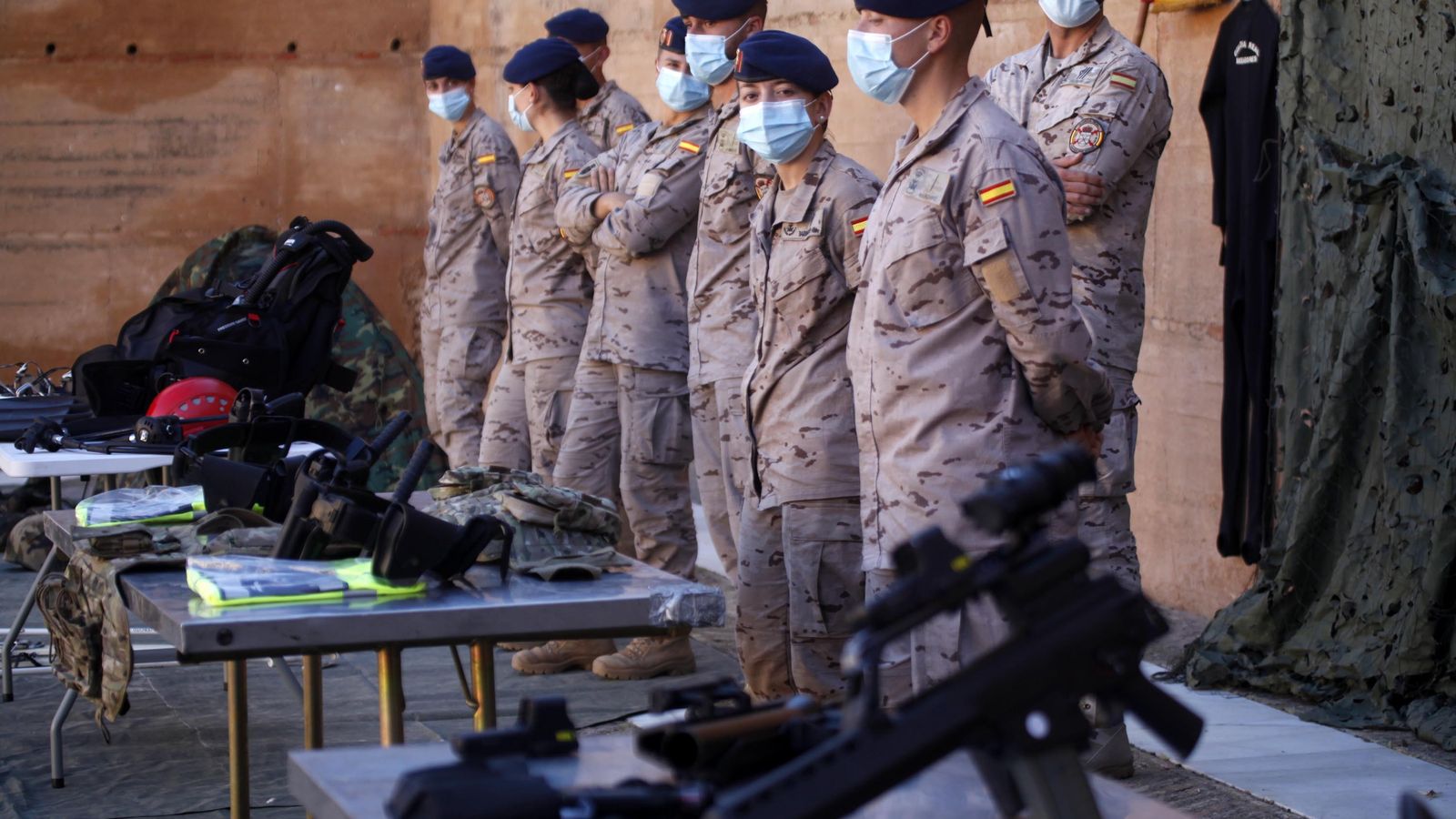 En distintos puntos de la provincia se expone diverso material de la Guardia real, como en esta de Cartaya