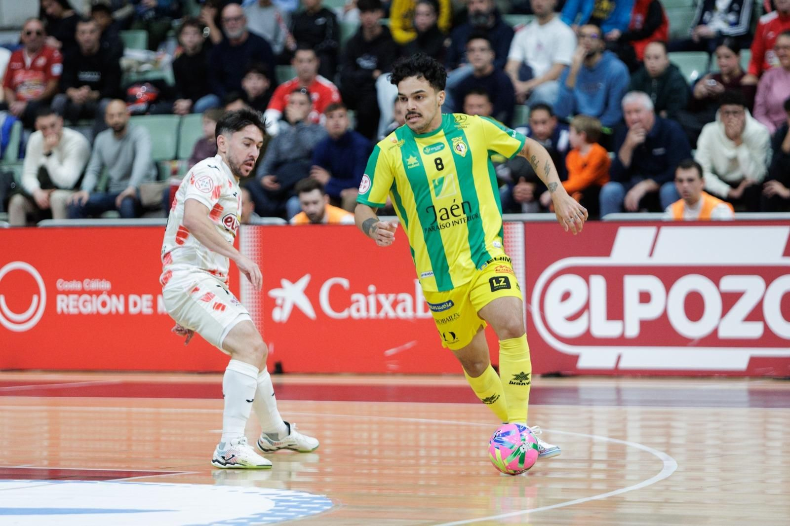 Rikelme anotó el segundo de los tantos amarillos en el Palacio de los Deportes de Murcia.