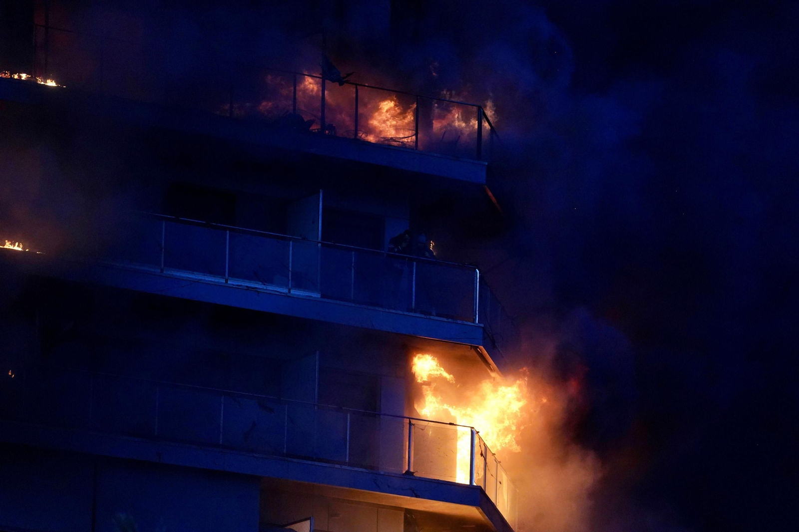 El incendio del edificio en Valencia, en imágenes El incendio del edificio en Valencia, en imágenes